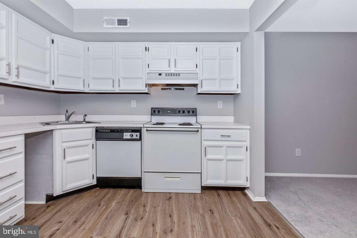 TOWAMENCIN CONDOS - Residential Lease