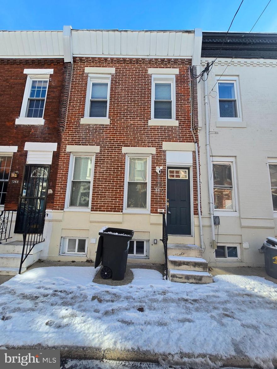 For Sale: 1265 S Newkirk St – Solid Single-Family Opportunity!
Step into this 2-bedroom, 3-bathroom single-family home. The property is vacant and ready for you. 
You get a comfortable main living area, two well-sized bedrooms, and multiple bathrooms, giving you flexibility whether you plan to rent or move in. 

NOTE: The property will be sold in AS-IS condition. The buyer is responsible for U&O.