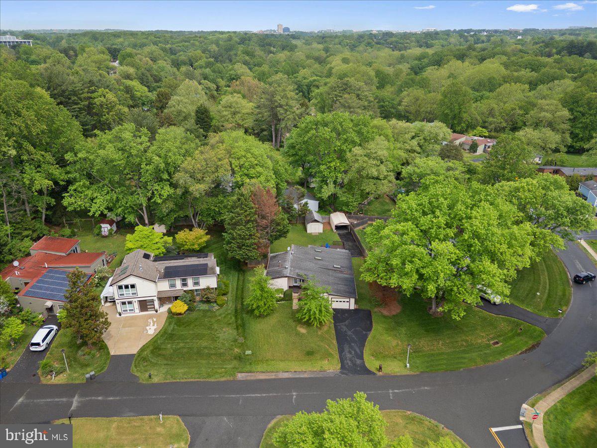 QUINCE ORCHARD KNOLLS - Residential