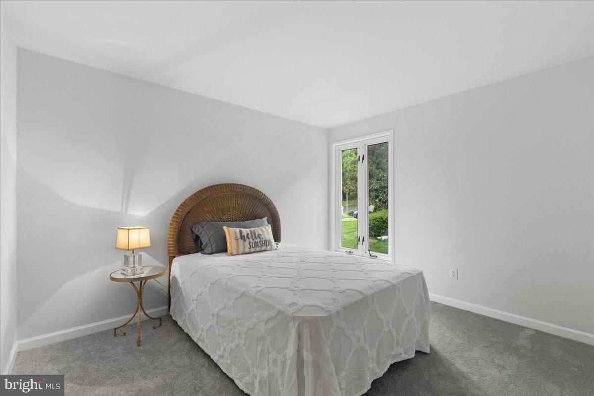 QUINCE ORCHARD KNOLLS - Residential