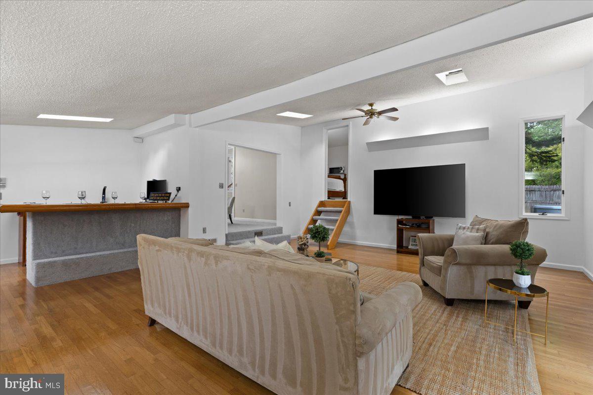 QUINCE ORCHARD KNOLLS - Residential