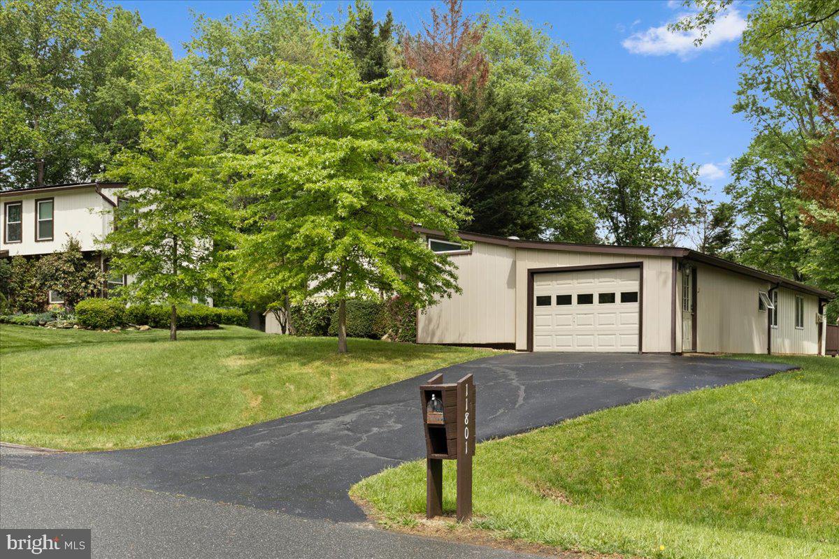 QUINCE ORCHARD KNOLLS - Residential