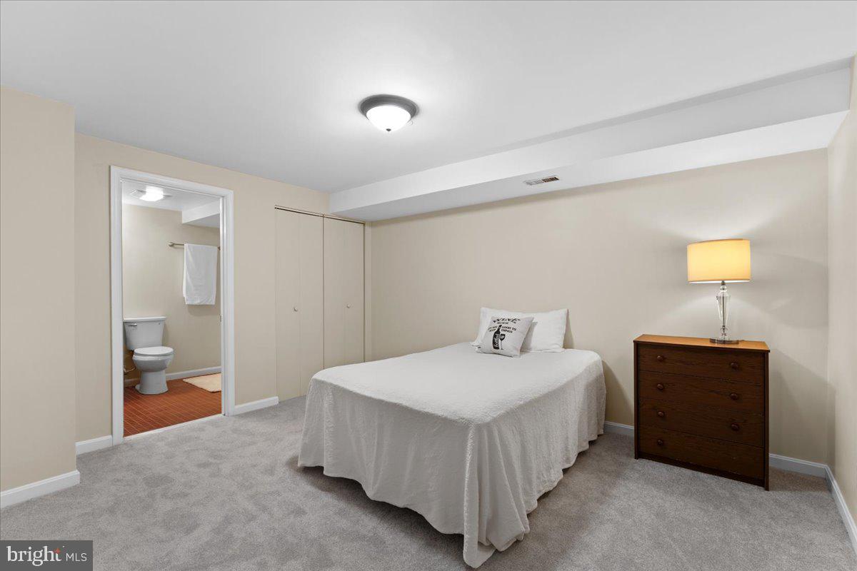 QUINCE ORCHARD KNOLLS - Residential