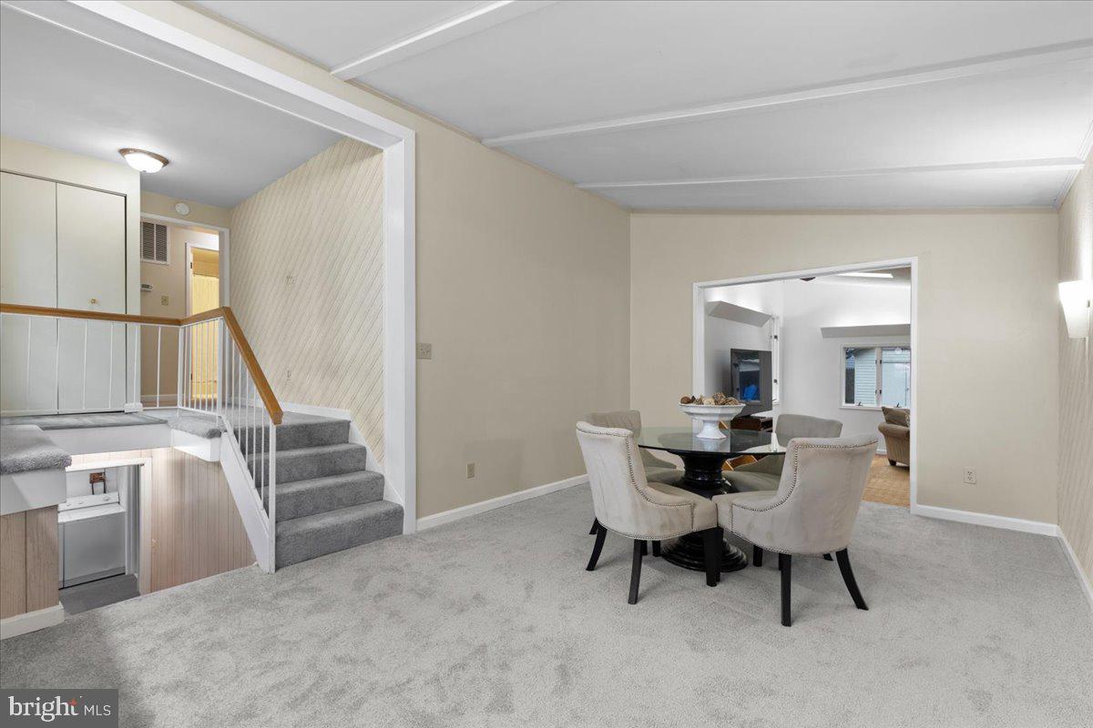 QUINCE ORCHARD KNOLLS - Residential