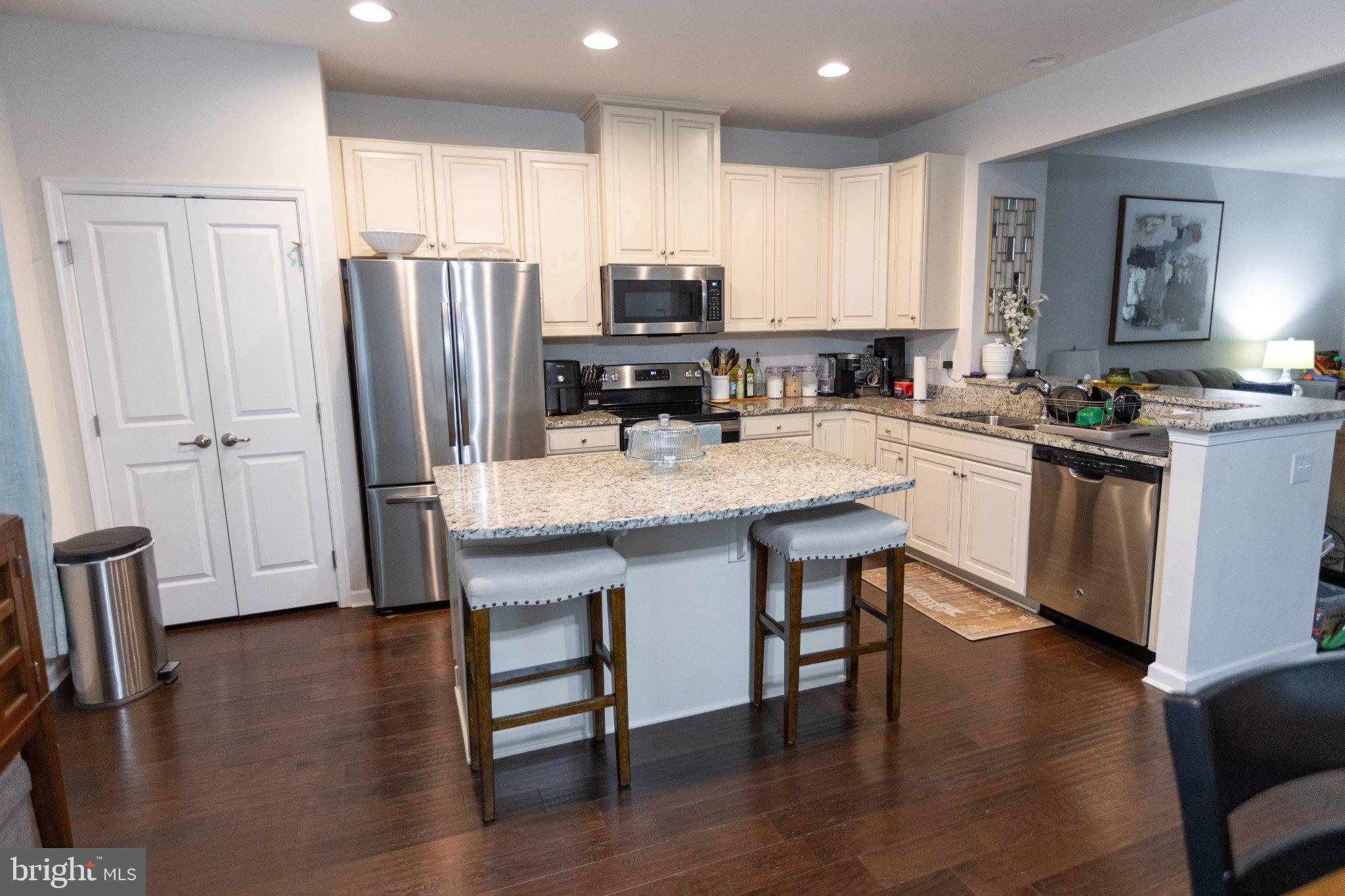 PKWY AT SOUTHRIDGE - Residential