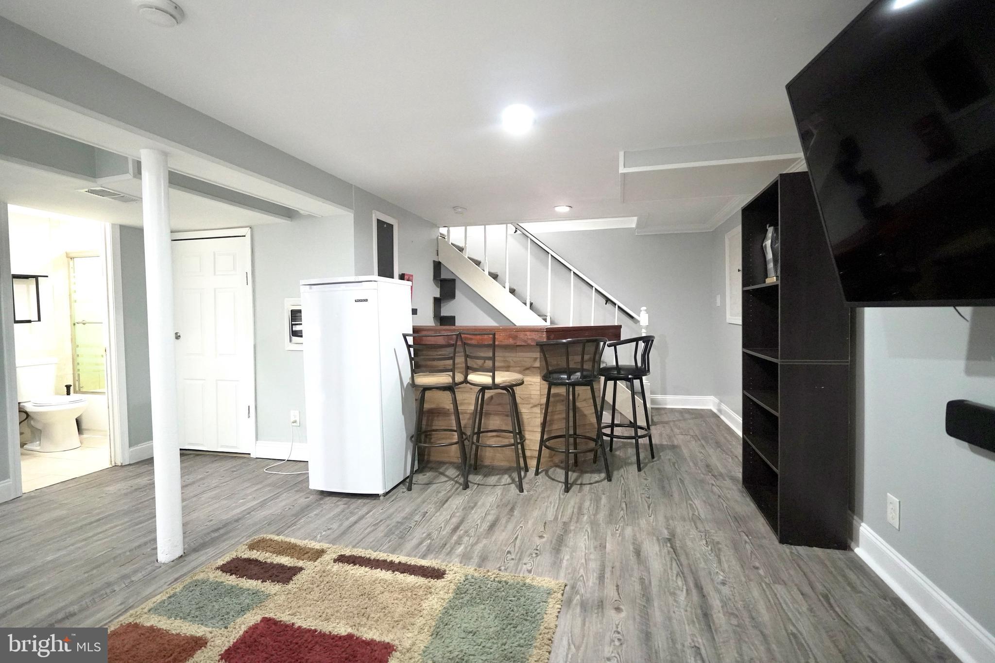 HILLCREST GARDENS - Residential Lease