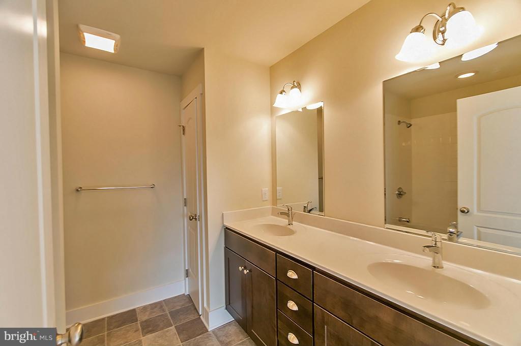 CHARLES TOWN - Residential