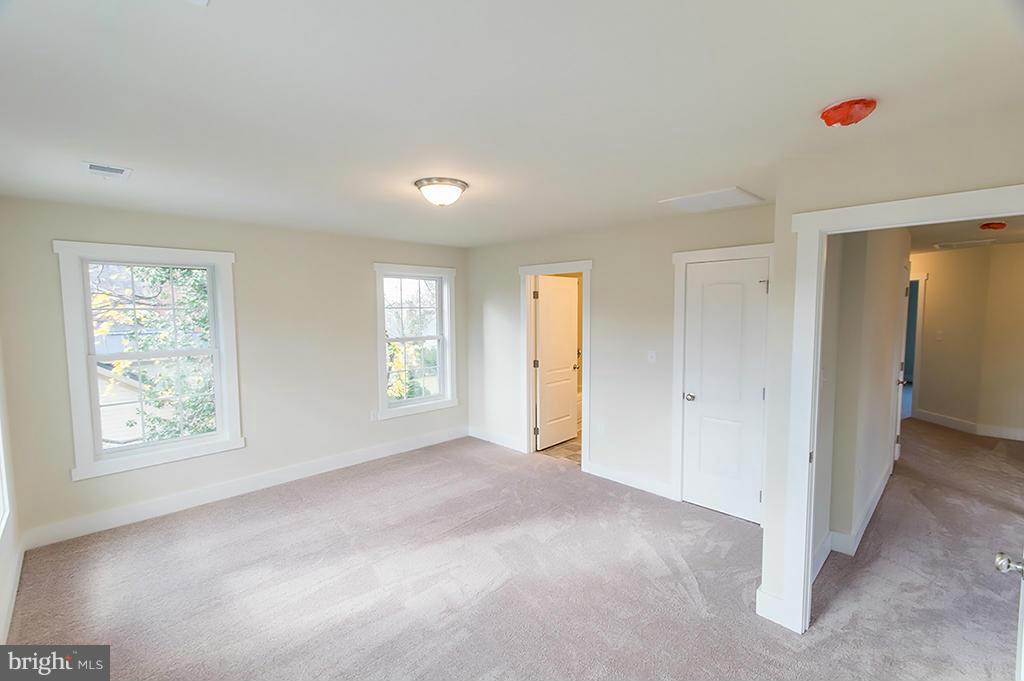 CHARLES TOWN - Residential