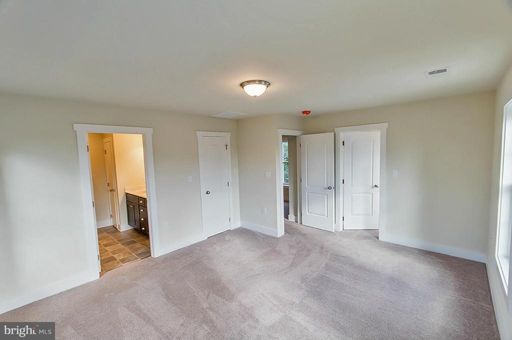 CHARLES TOWN - Residential