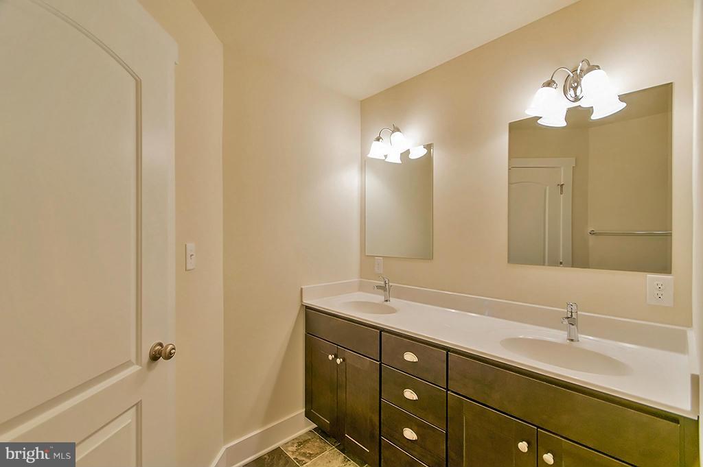 CHARLES TOWN - Residential