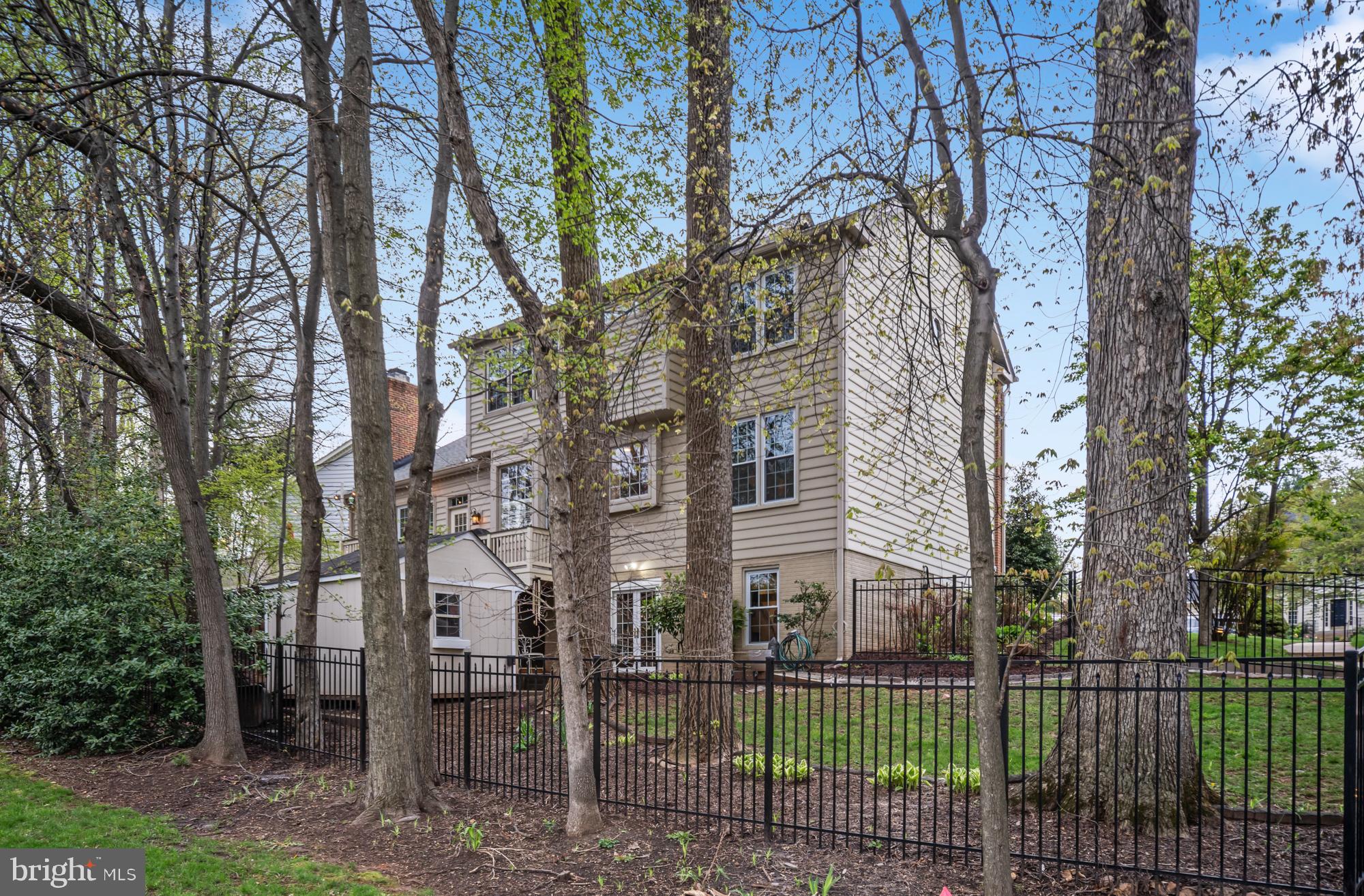 SIGNAL HILL - Residential