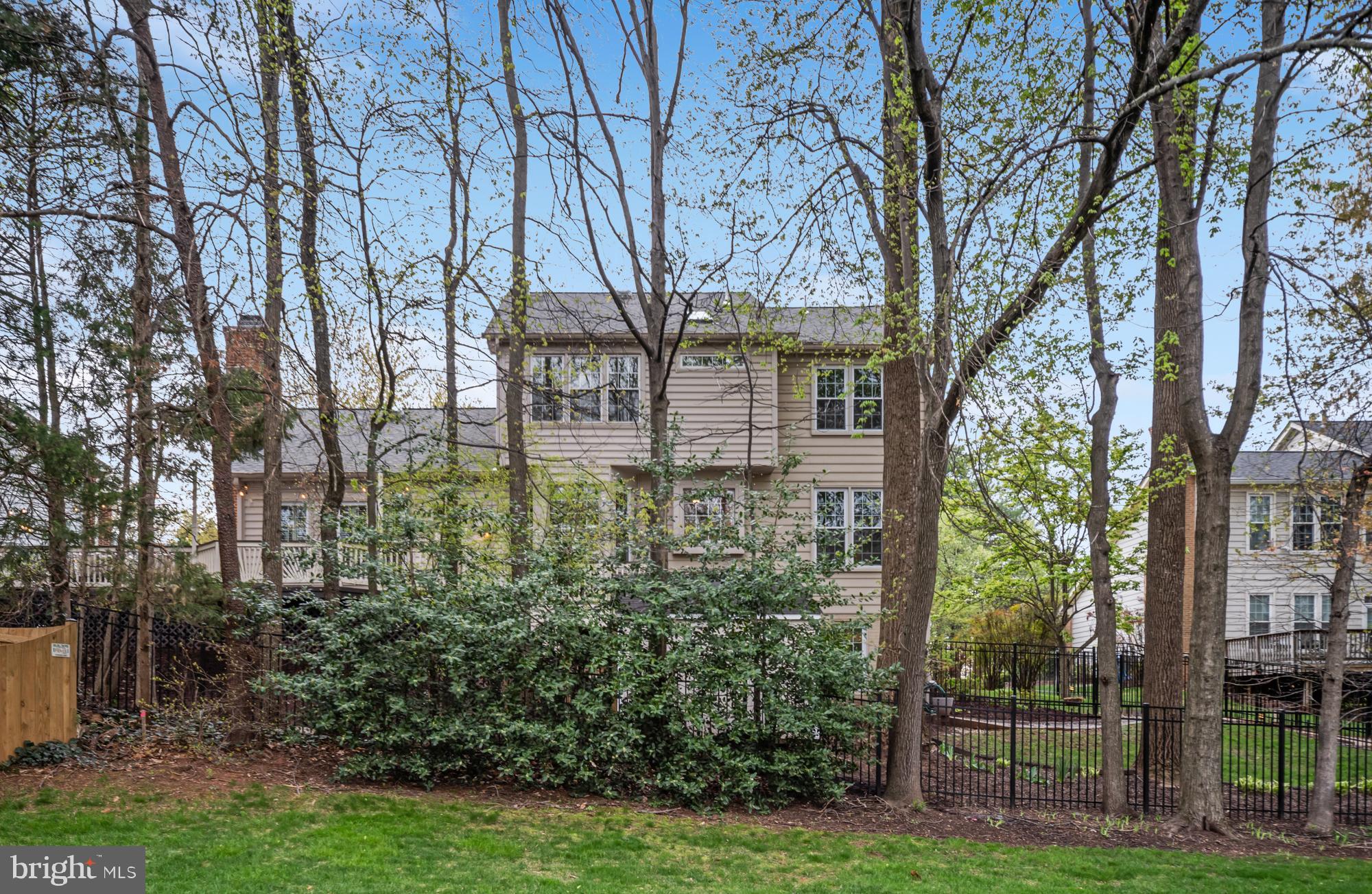 SIGNAL HILL - Residential