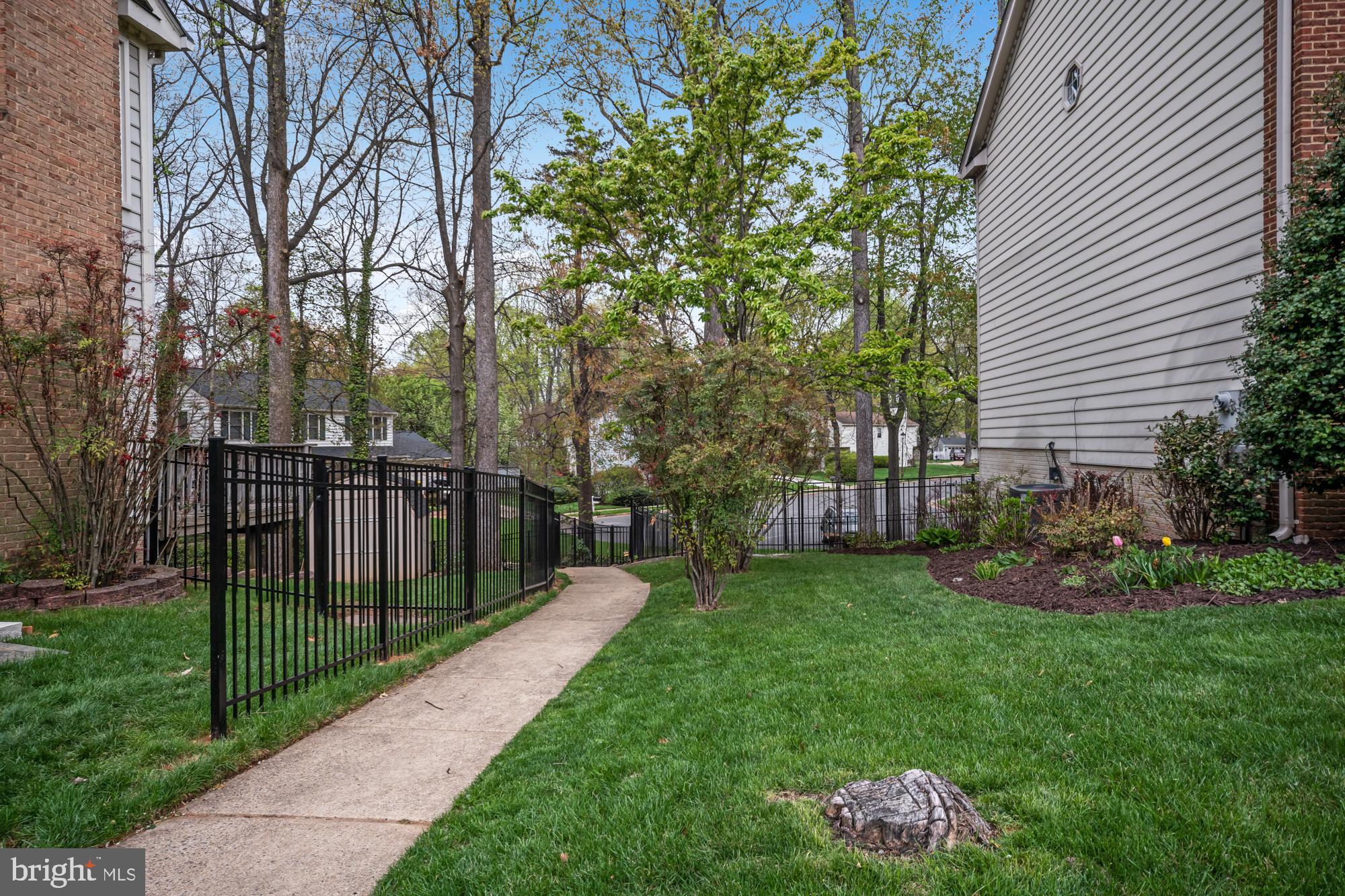 SIGNAL HILL - Residential