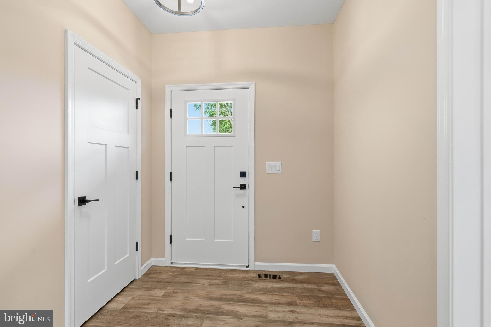 1161 HOLMES AVENUE - Photo 3