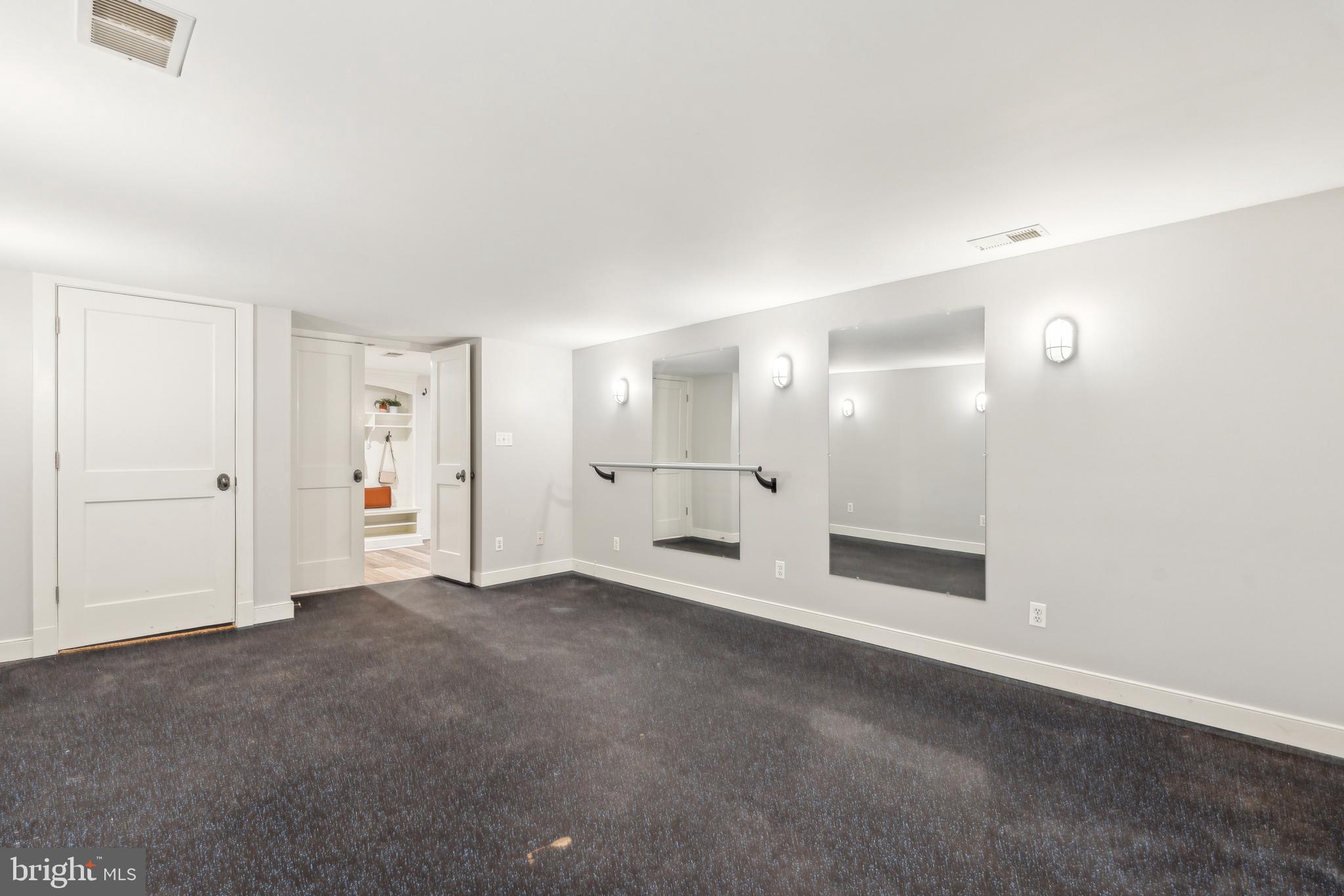 BROYHILL HILLS - Residential