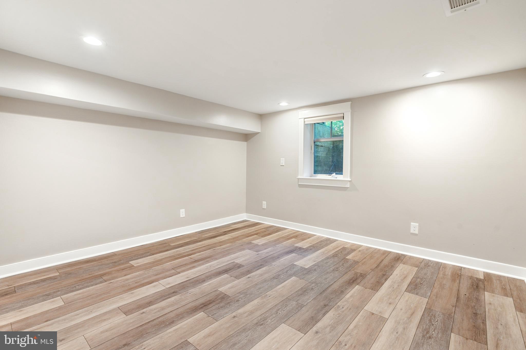 BROYHILL HILLS - Residential