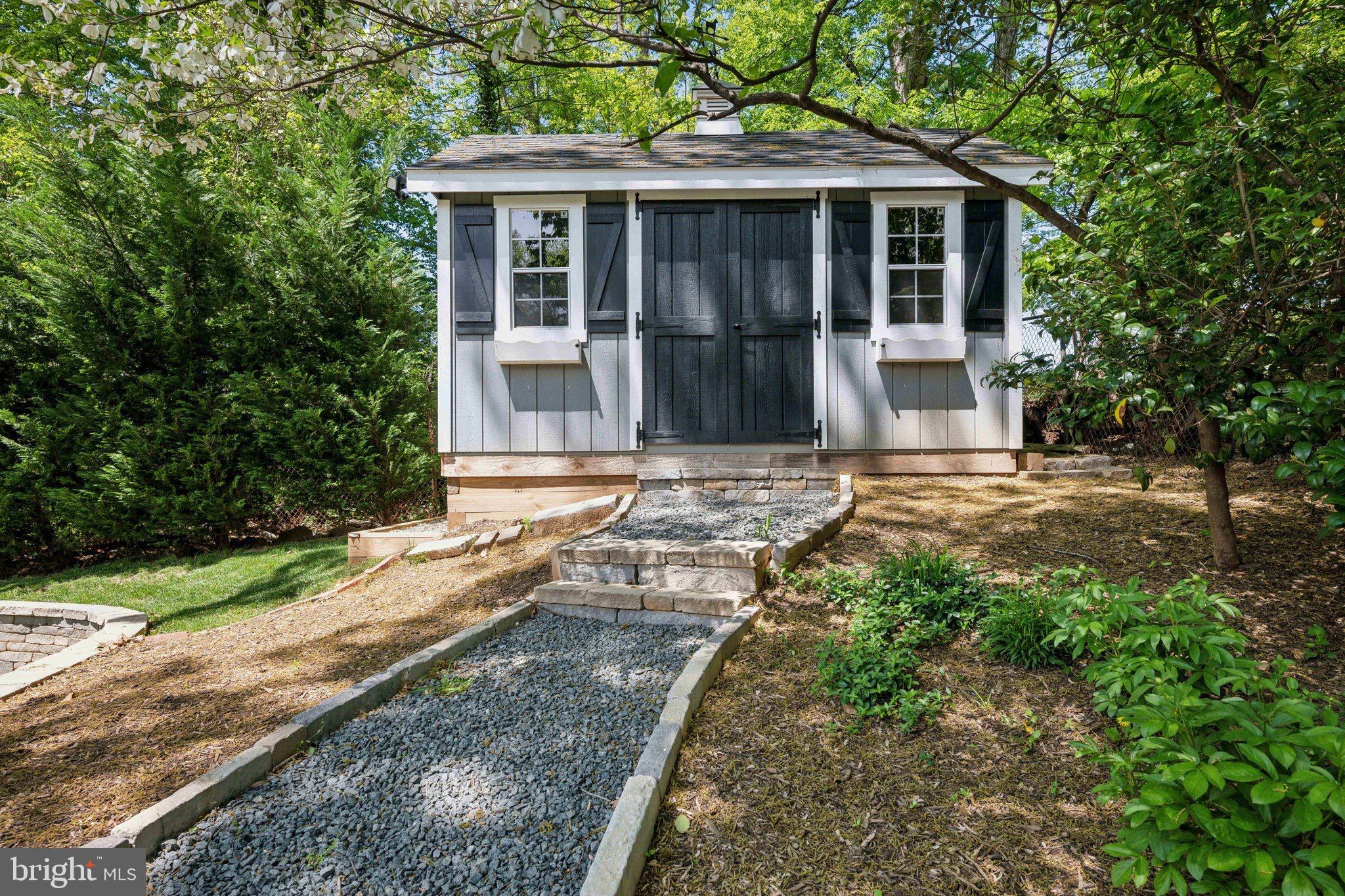 BROYHILL HILLS - Residential