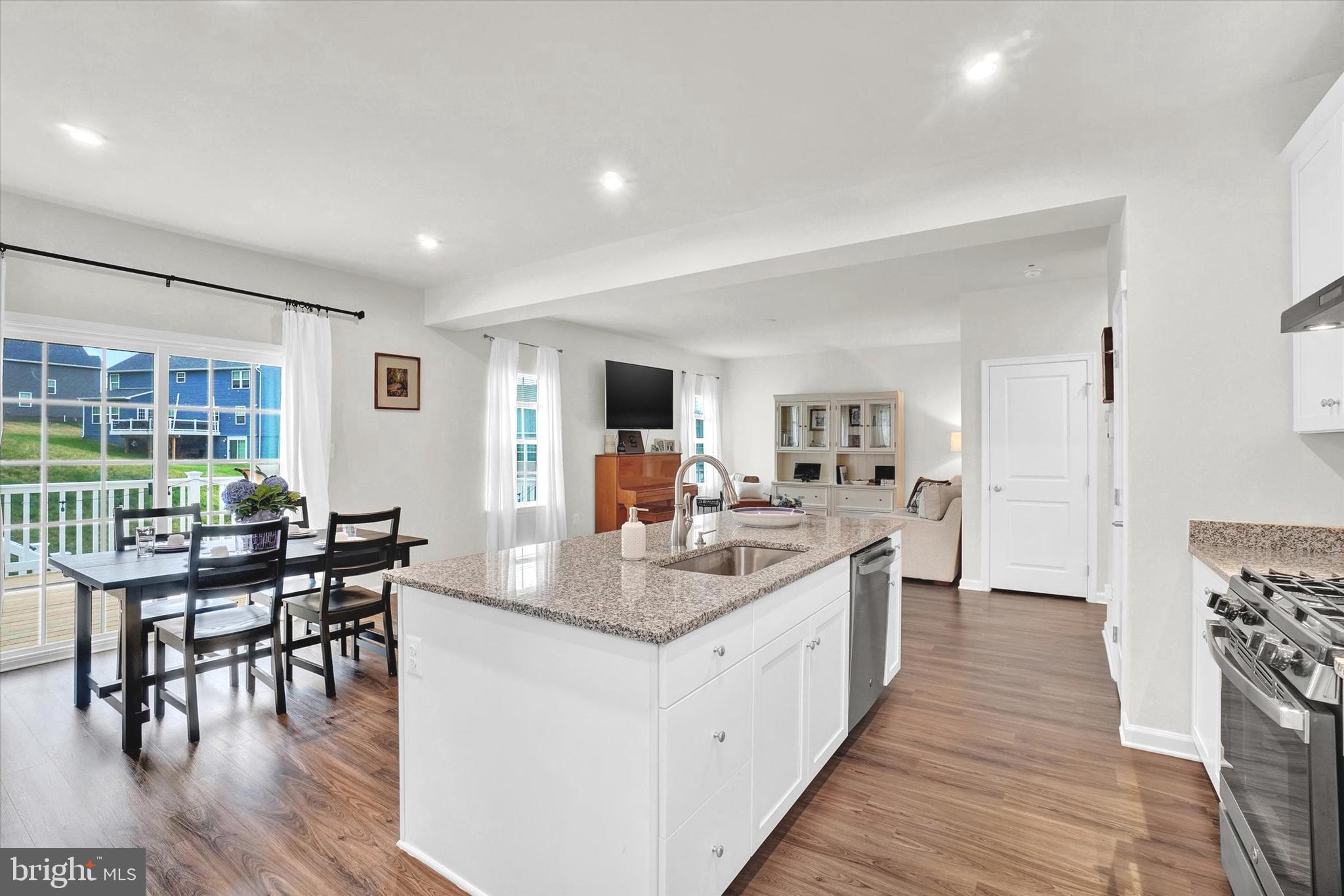 REYNOLD'S OVERLOOK - Residential