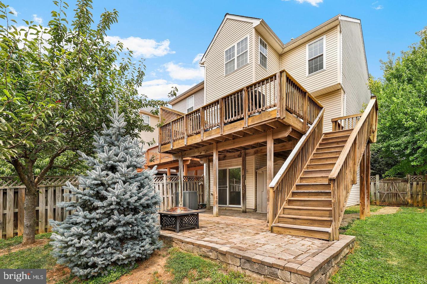 NORTH CROSSING - Residential Lease