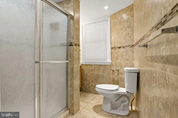 York, Pennsylvania 17403, United States, 5 Bedrooms Bedrooms, ,1 BathroomBathrooms,Residential,Contingent,214333