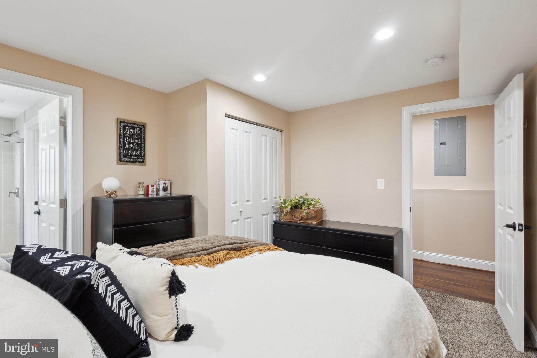 NEWINGTON FOREST - Residential