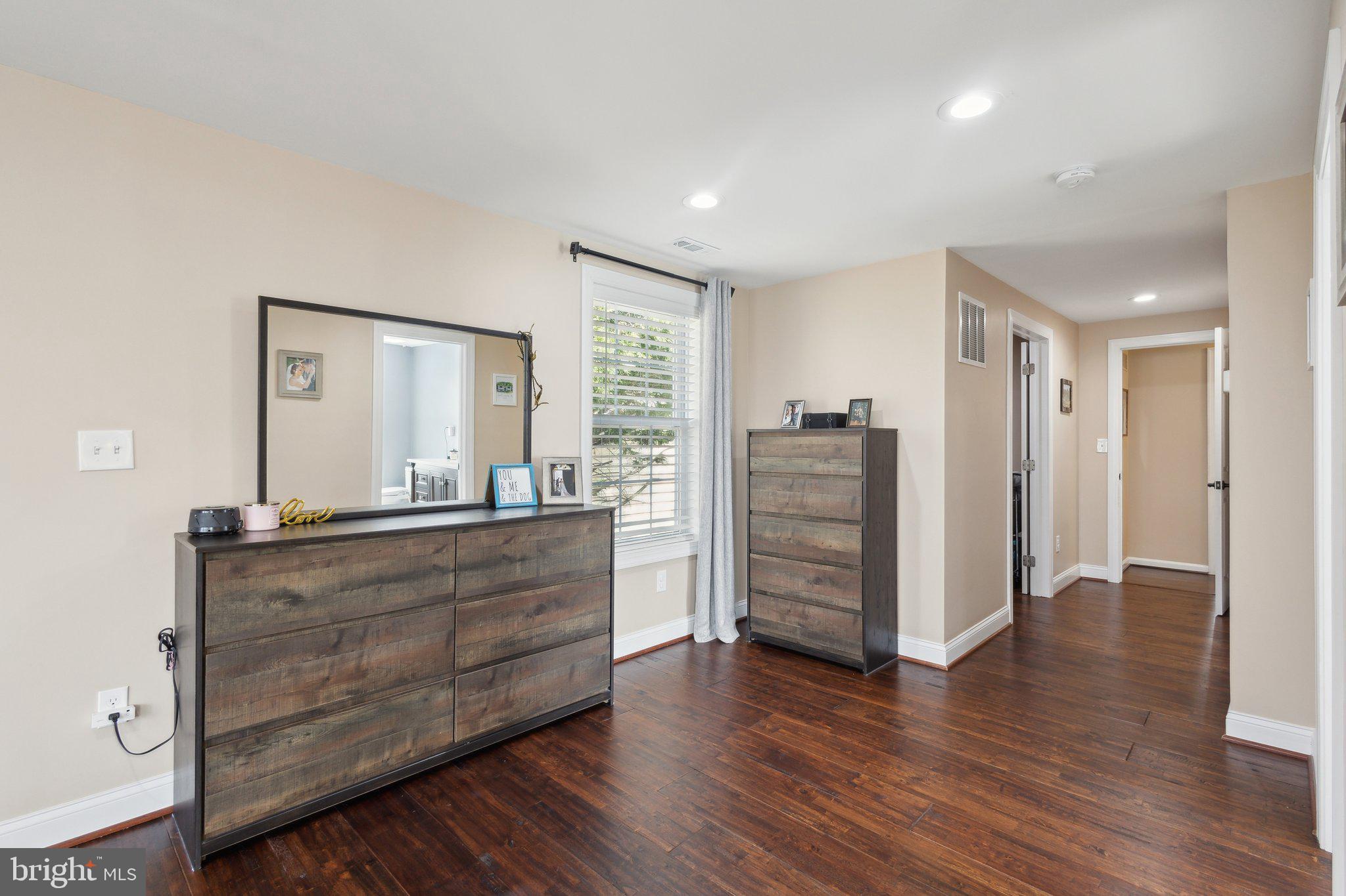 NEWINGTON FOREST - Residential