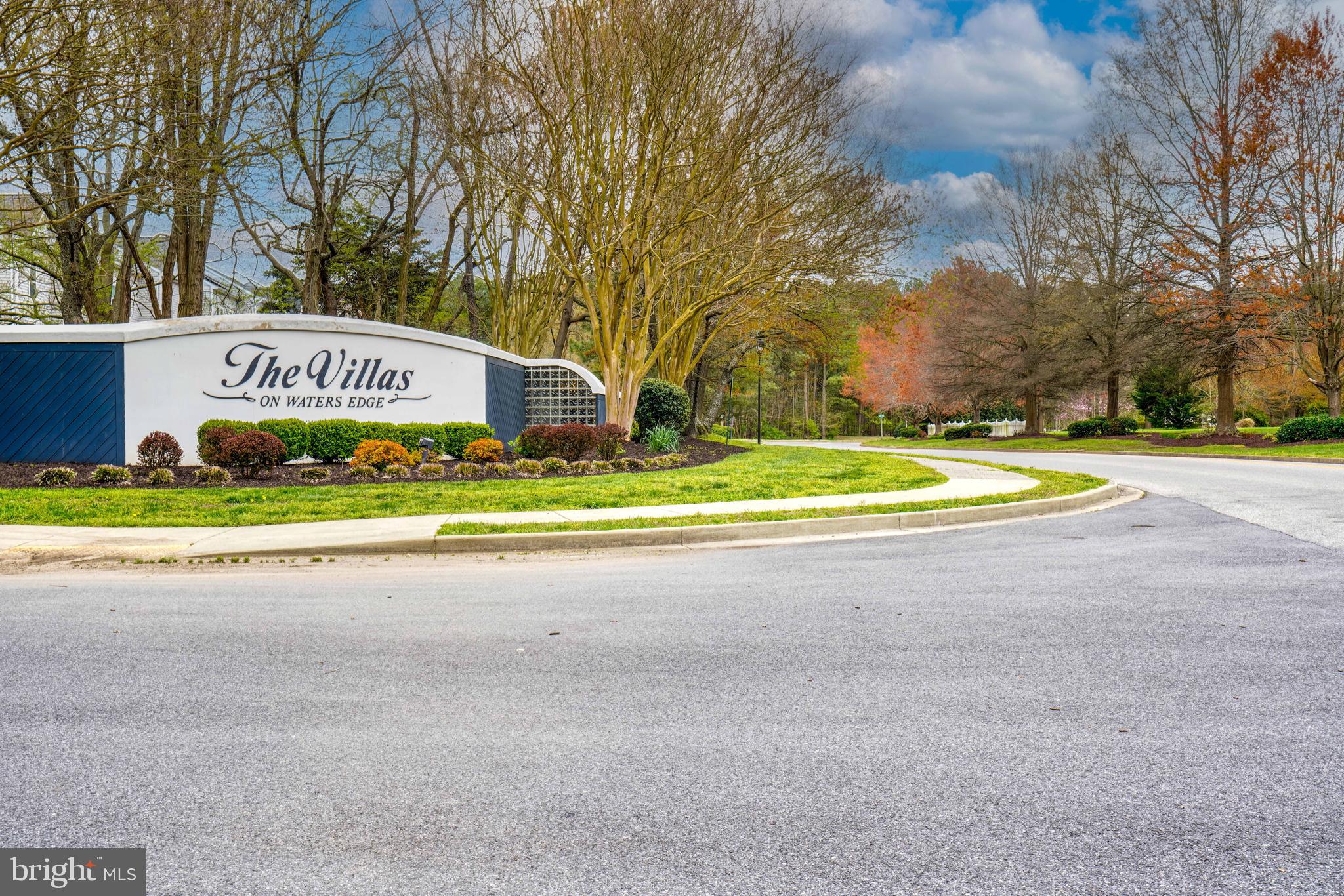 VILLAS ON WATERS EDGE - Residential