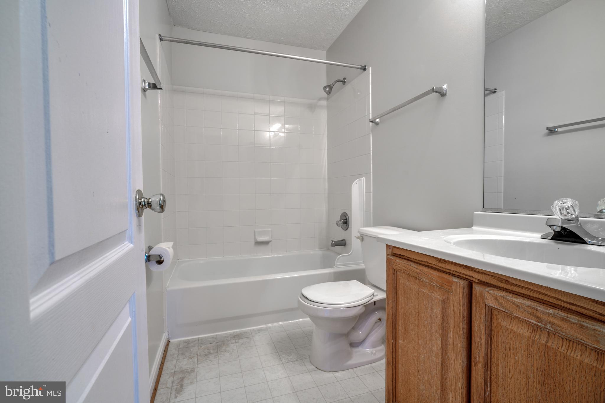 VILLAS ON WATERS EDGE - Residential