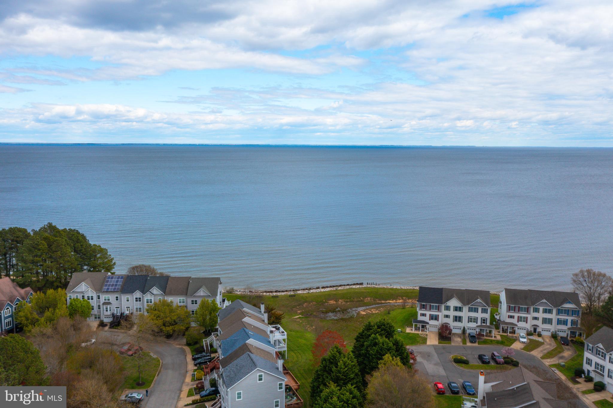 VILLAS ON WATERS EDGE - Residential