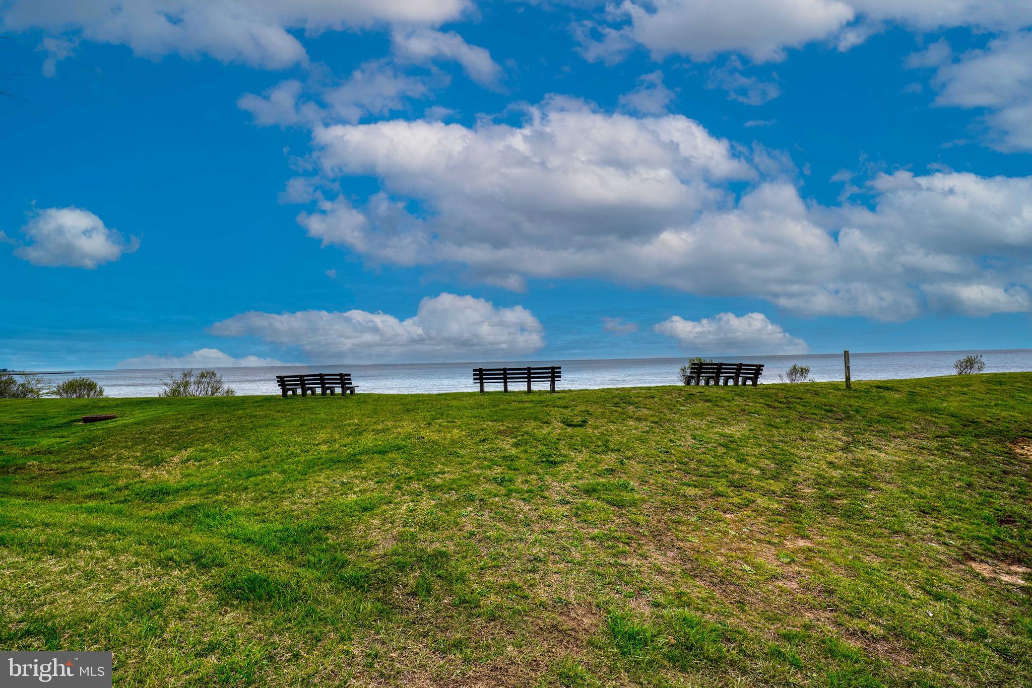 VILLAS ON WATERS EDGE - Residential
