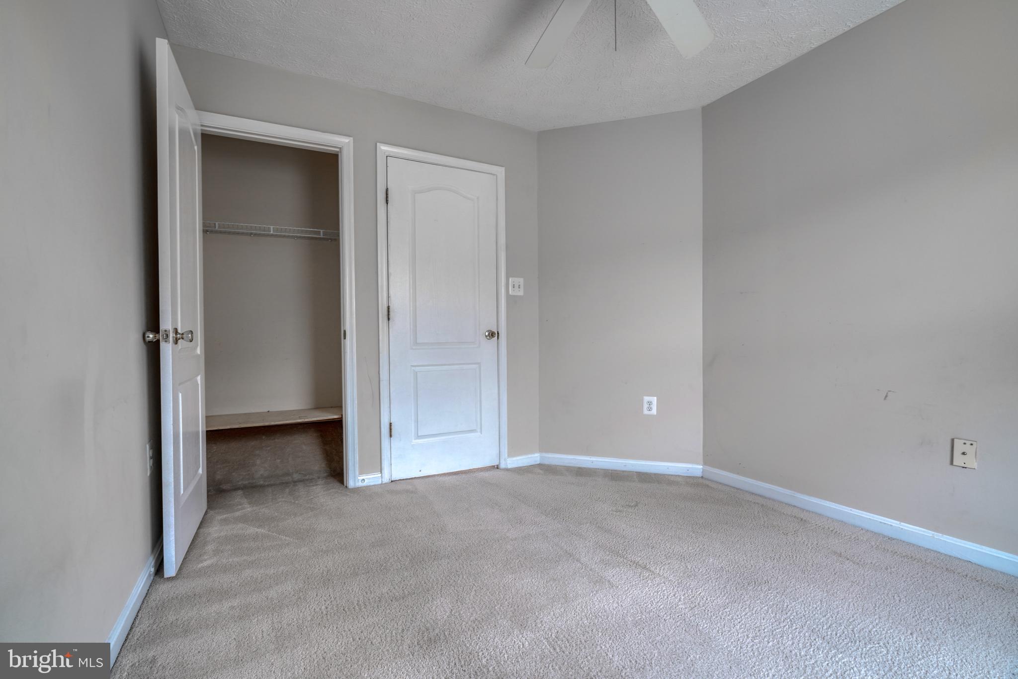 VILLAS ON WATERS EDGE - Residential