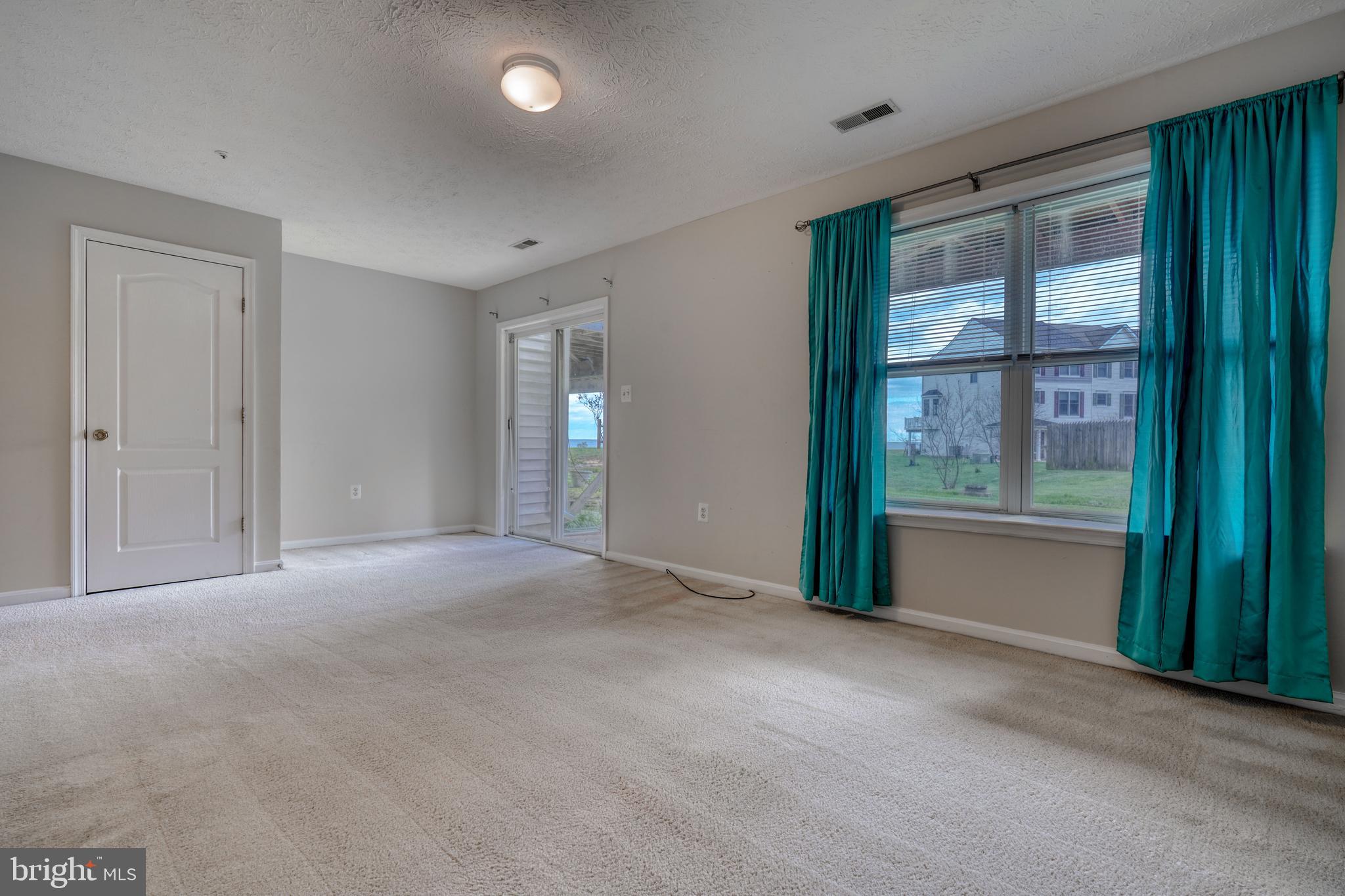 VILLAS ON WATERS EDGE - Residential