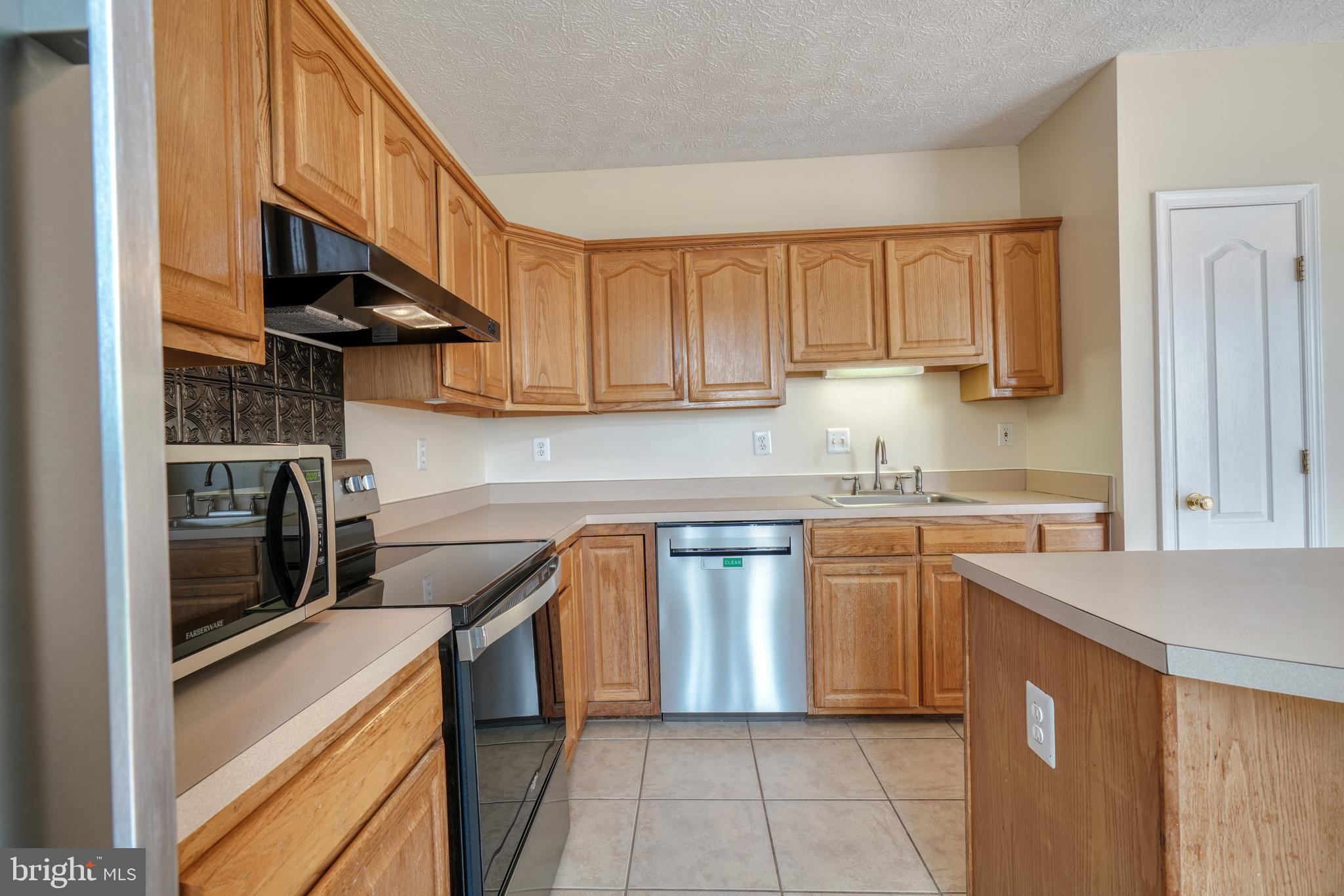 VILLAS ON WATERS EDGE - Residential