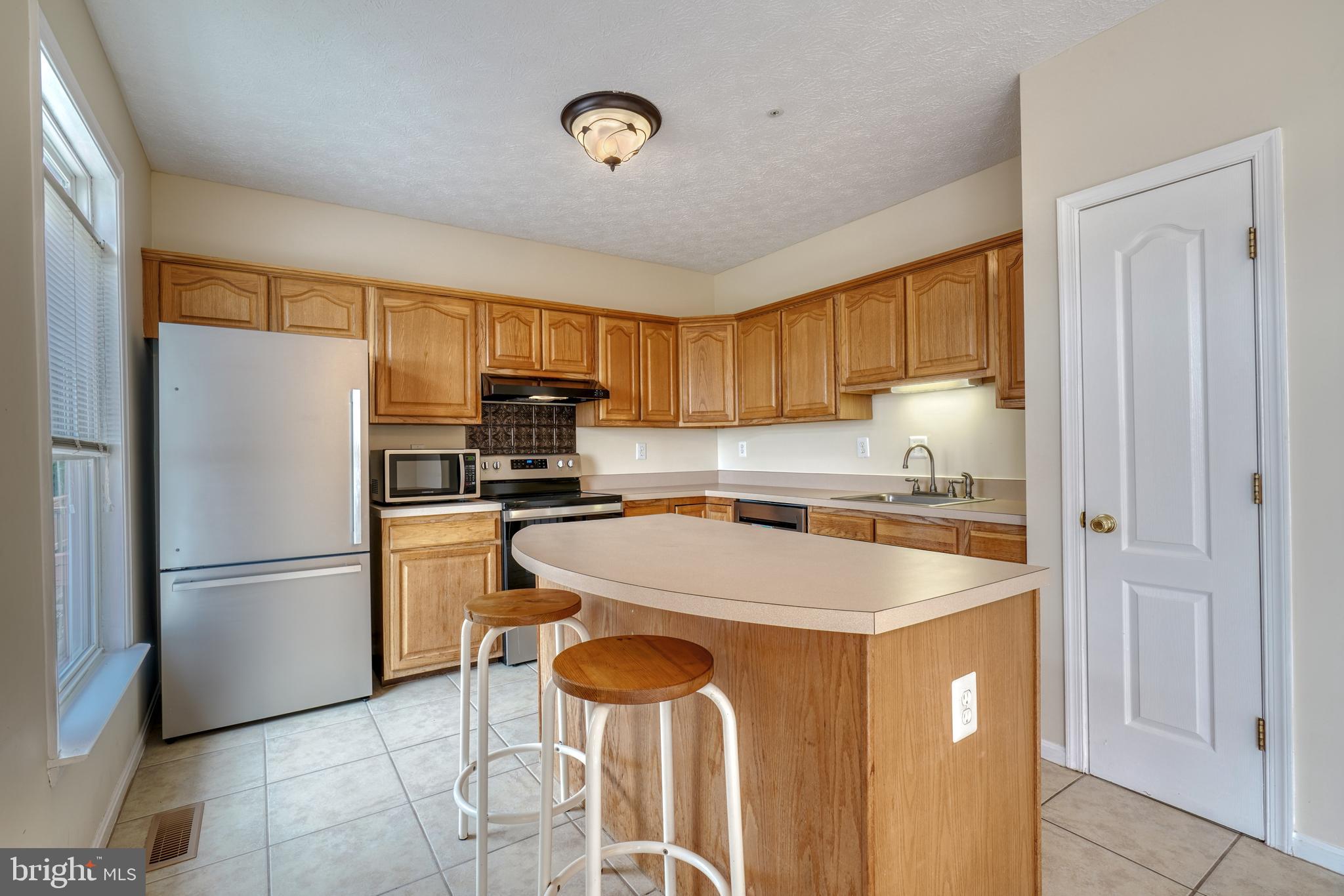 VILLAS ON WATERS EDGE - Residential