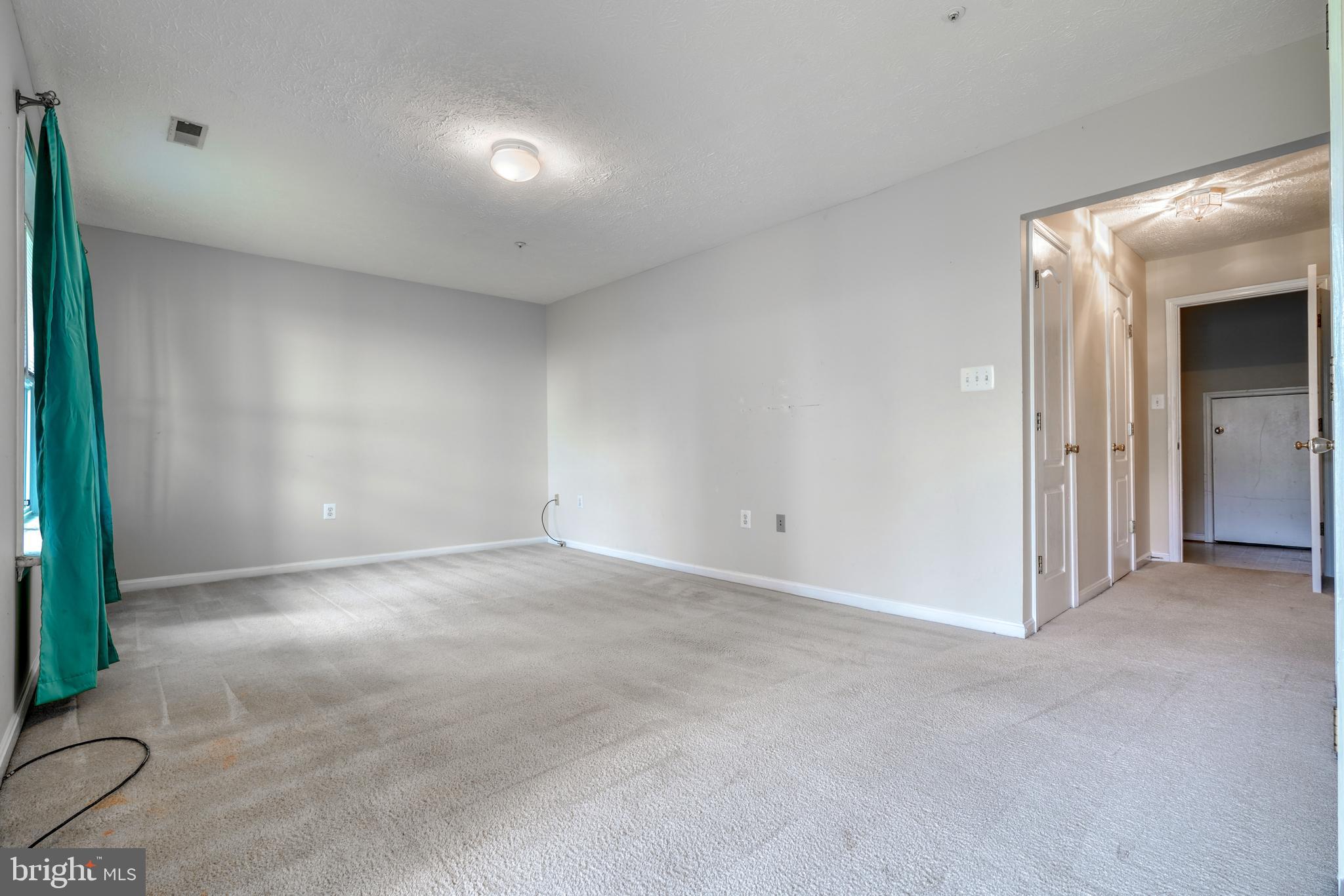 VILLAS ON WATERS EDGE - Residential