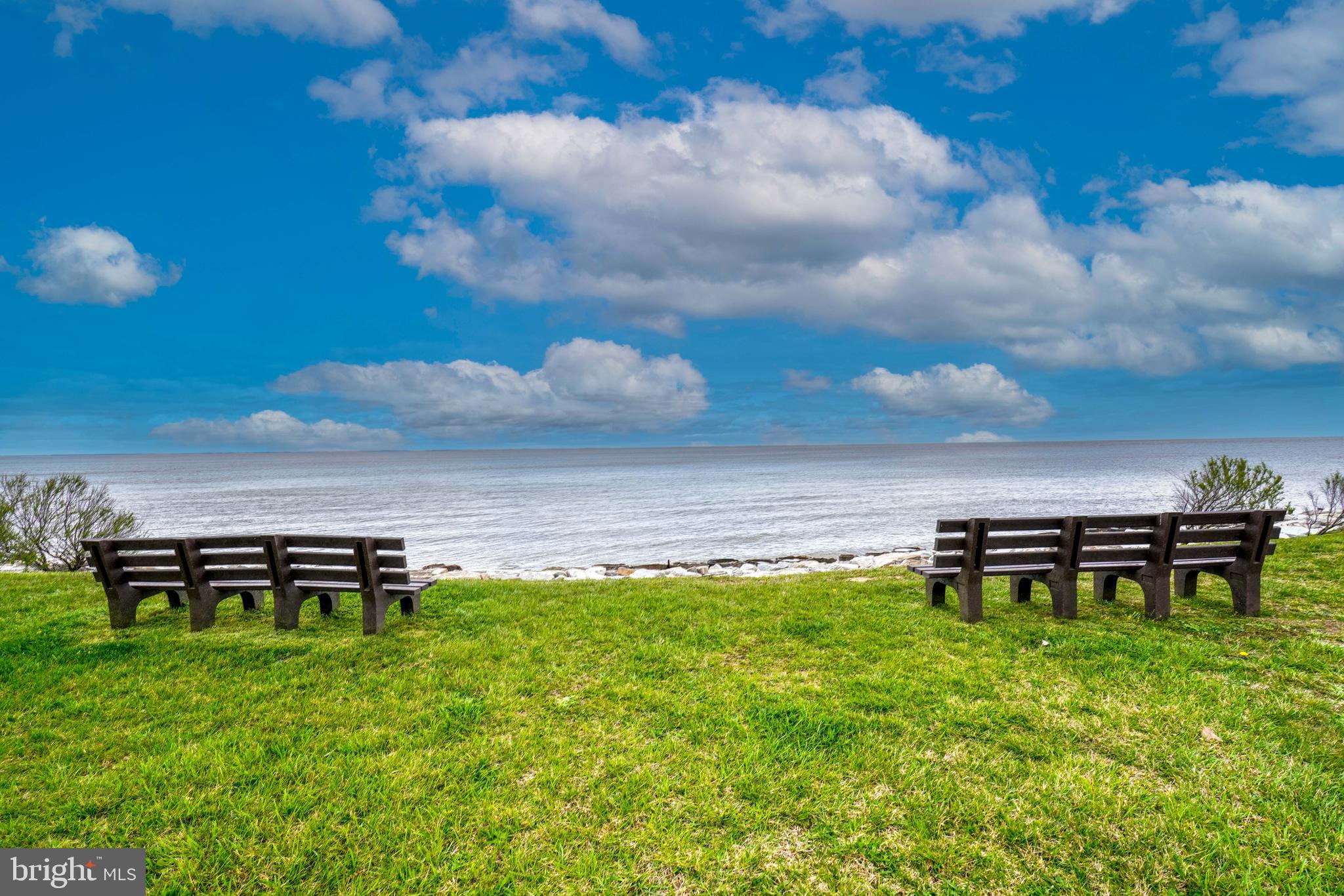 VILLAS ON WATERS EDGE - Residential