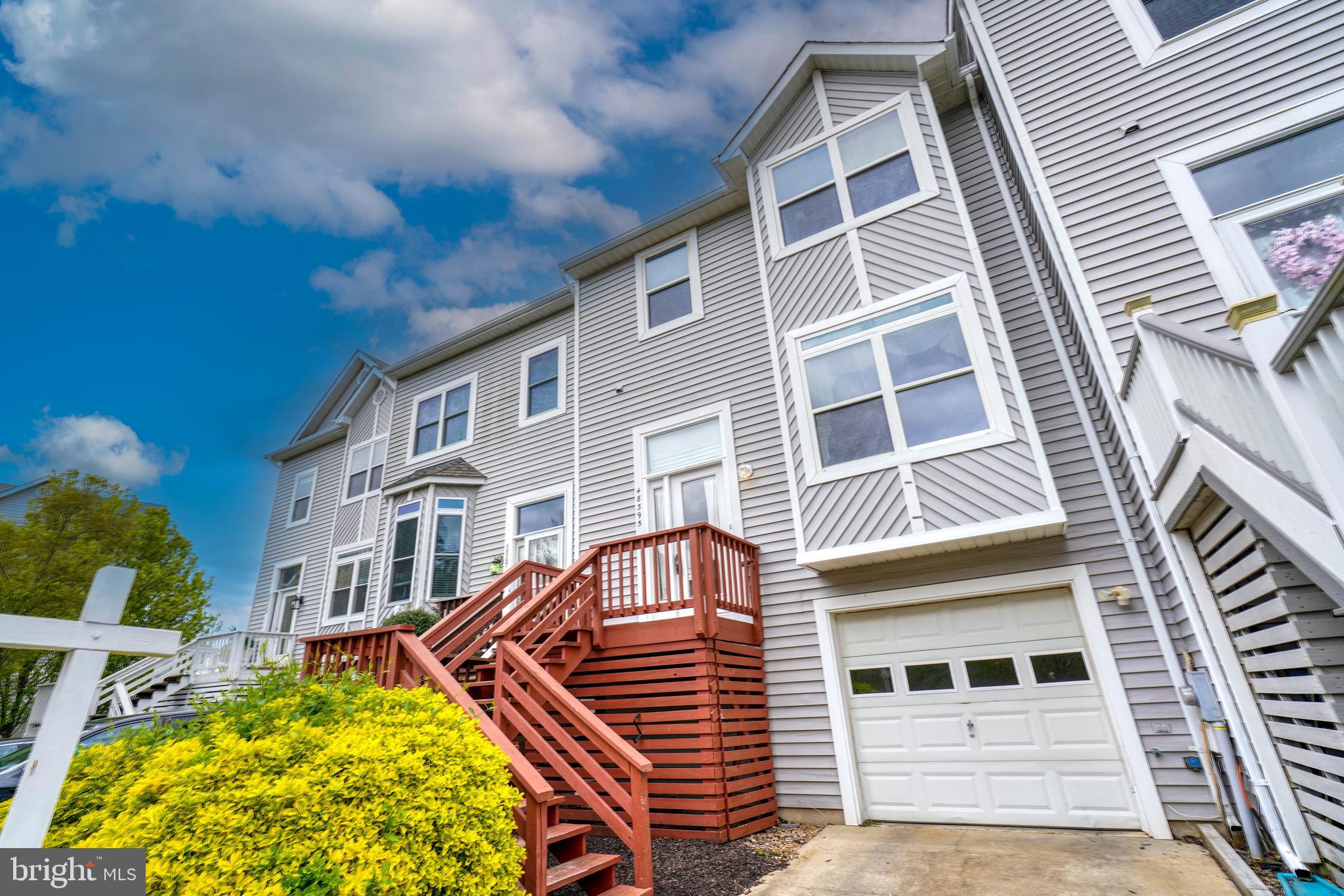 VILLAS ON WATERS EDGE - Residential