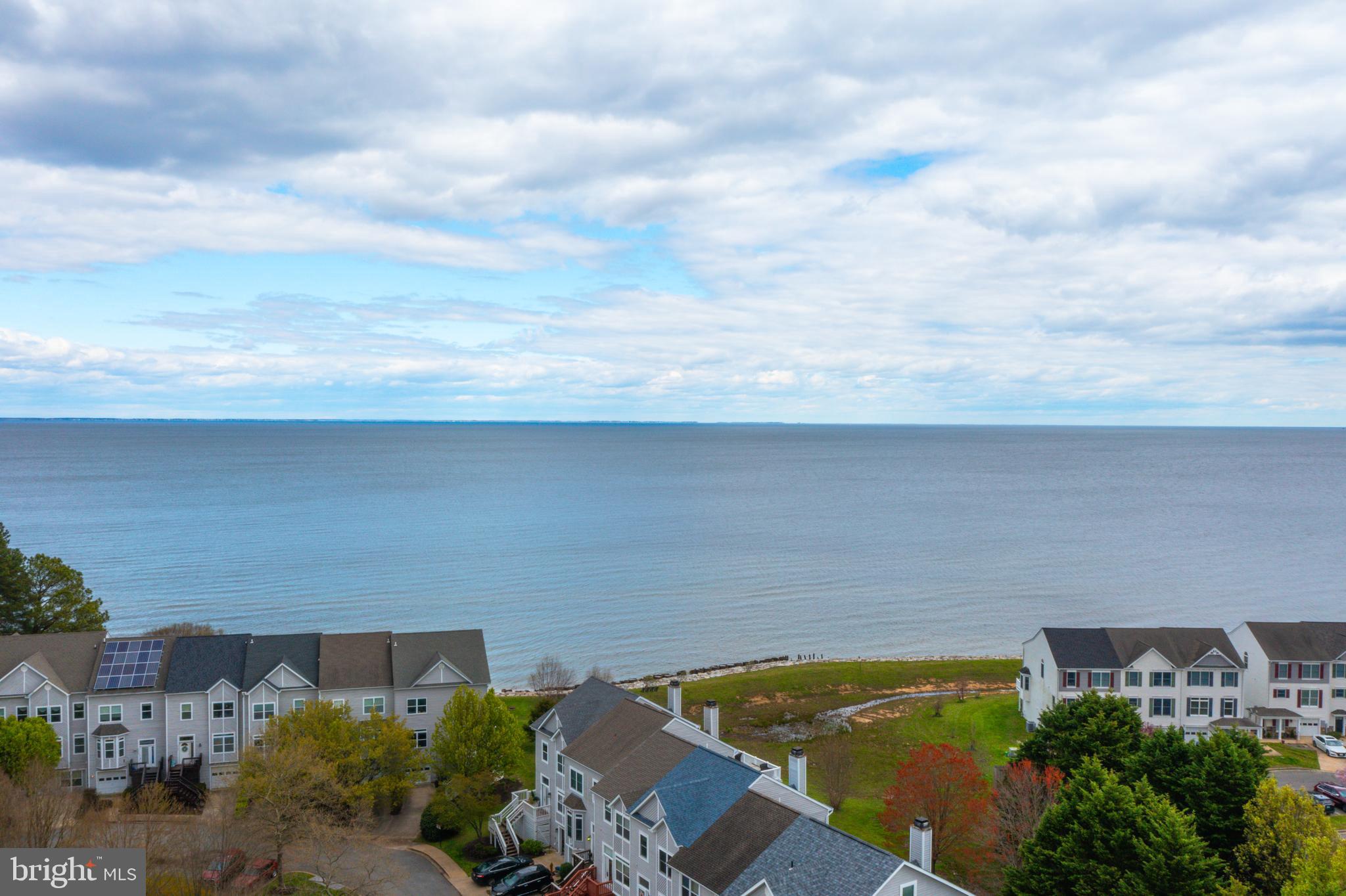 VILLAS ON WATERS EDGE - Residential