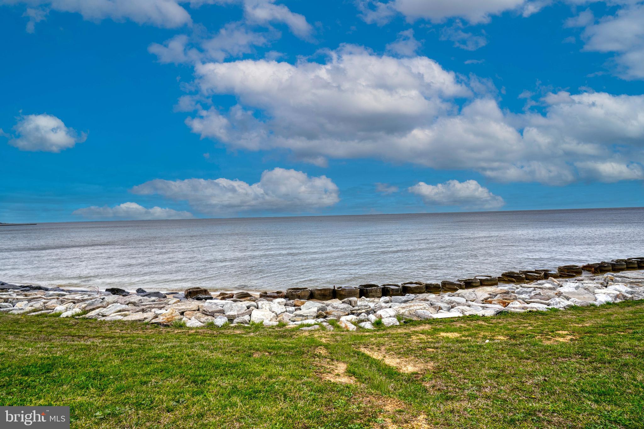 VILLAS ON WATERS EDGE - Residential