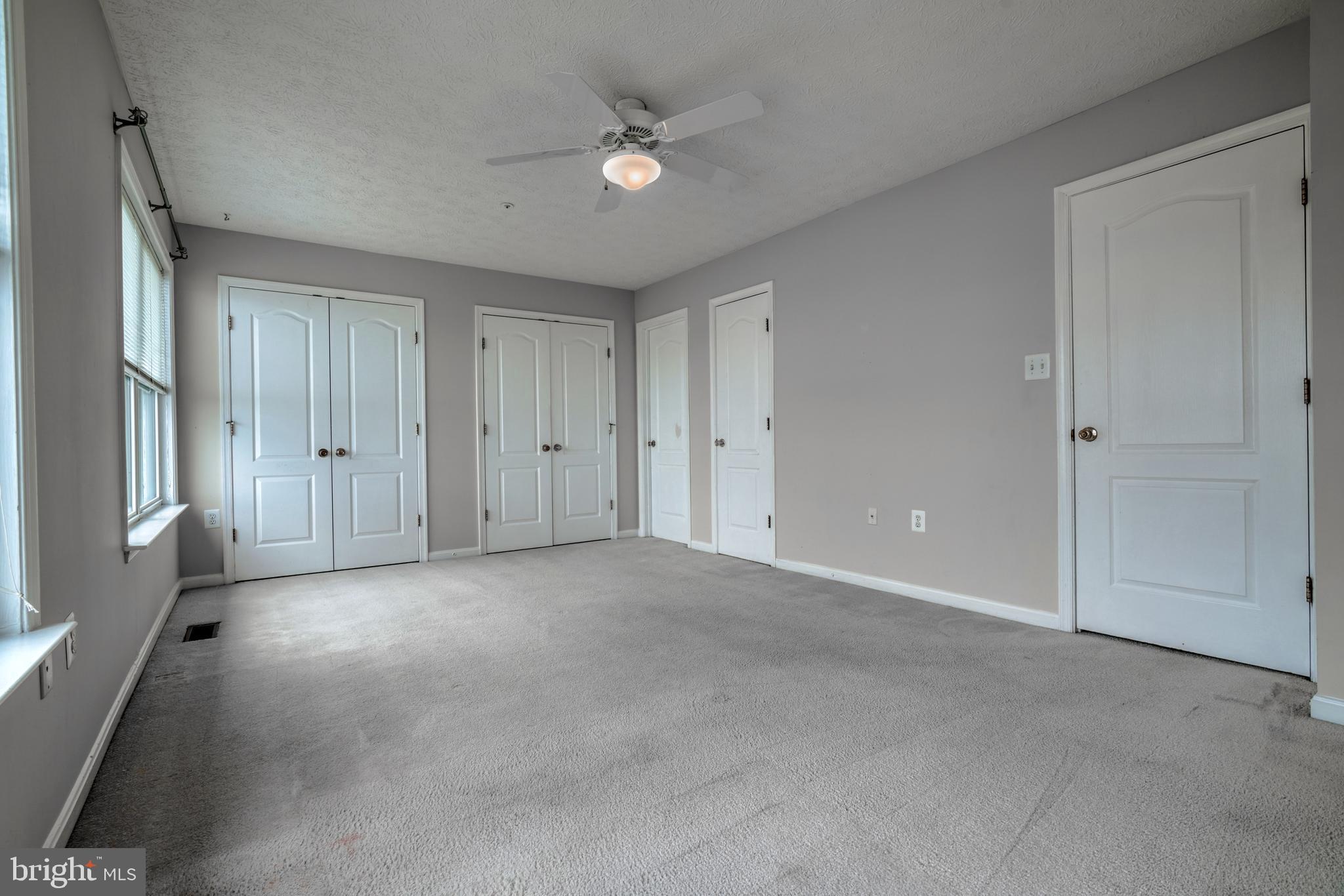 VILLAS ON WATERS EDGE - Residential