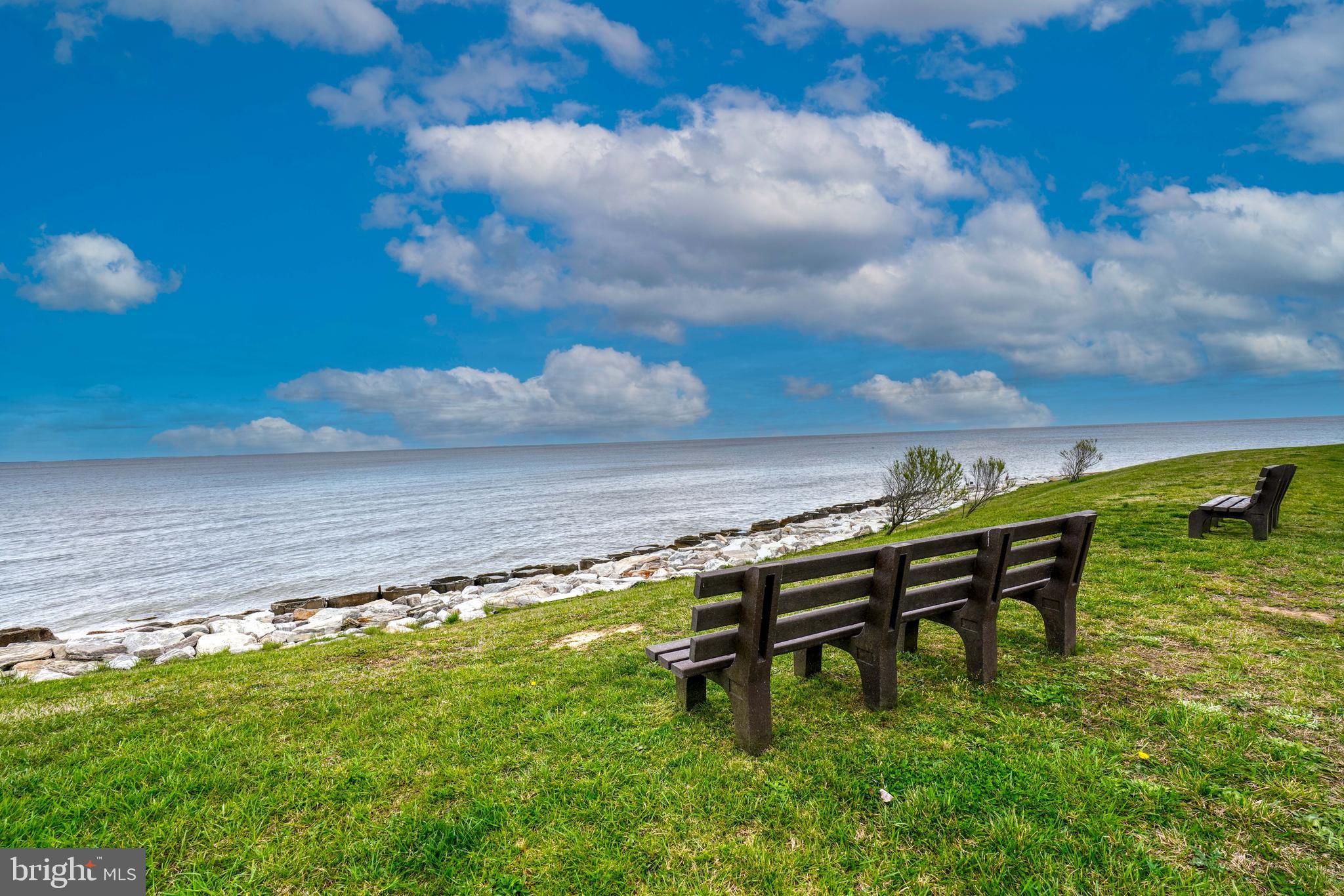 VILLAS ON WATERS EDGE - Residential