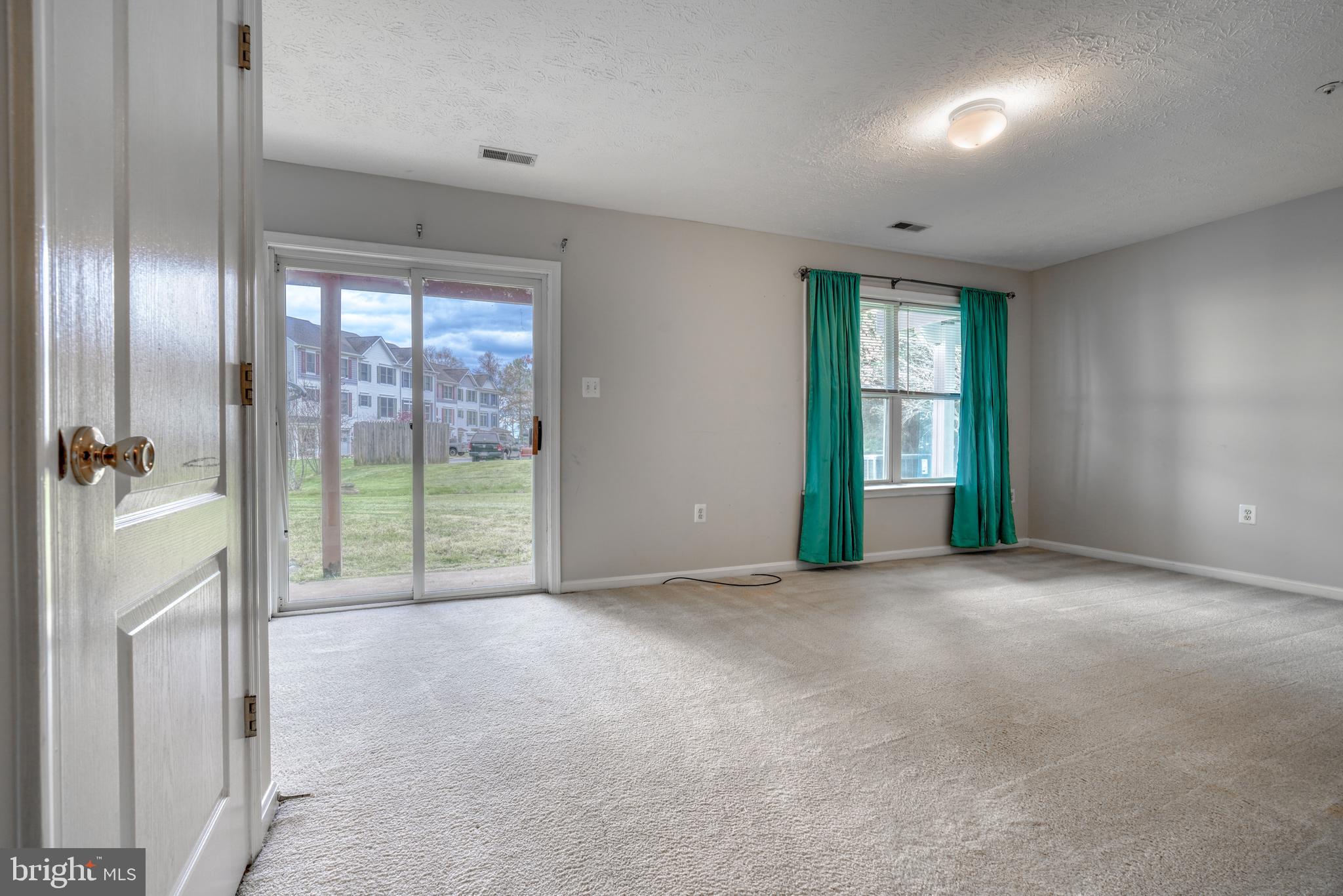 VILLAS ON WATERS EDGE - Residential