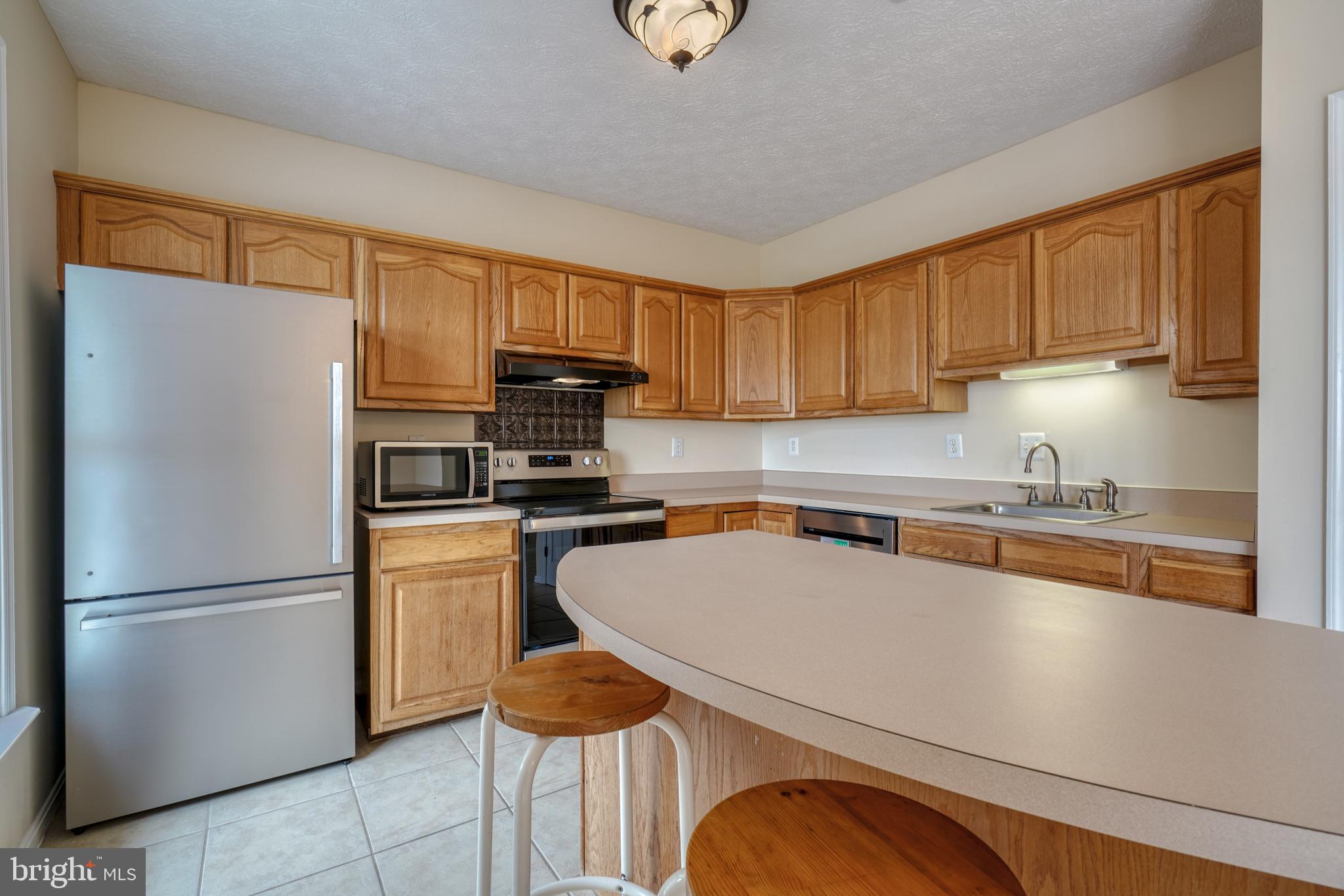 VILLAS ON WATERS EDGE - Residential