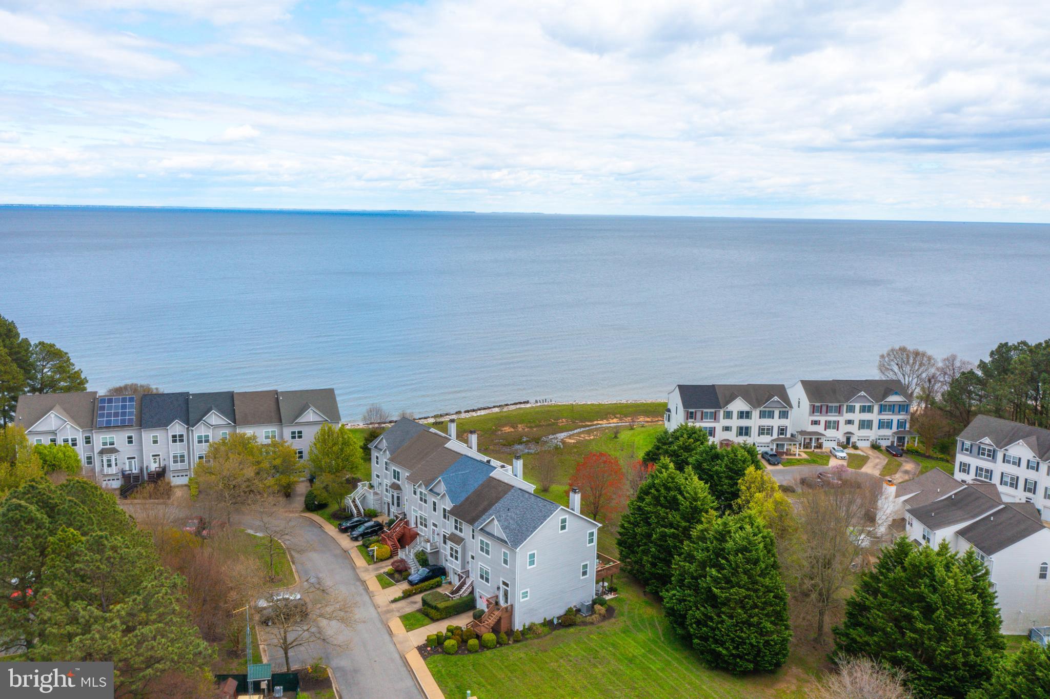 VILLAS ON WATERS EDGE - Residential