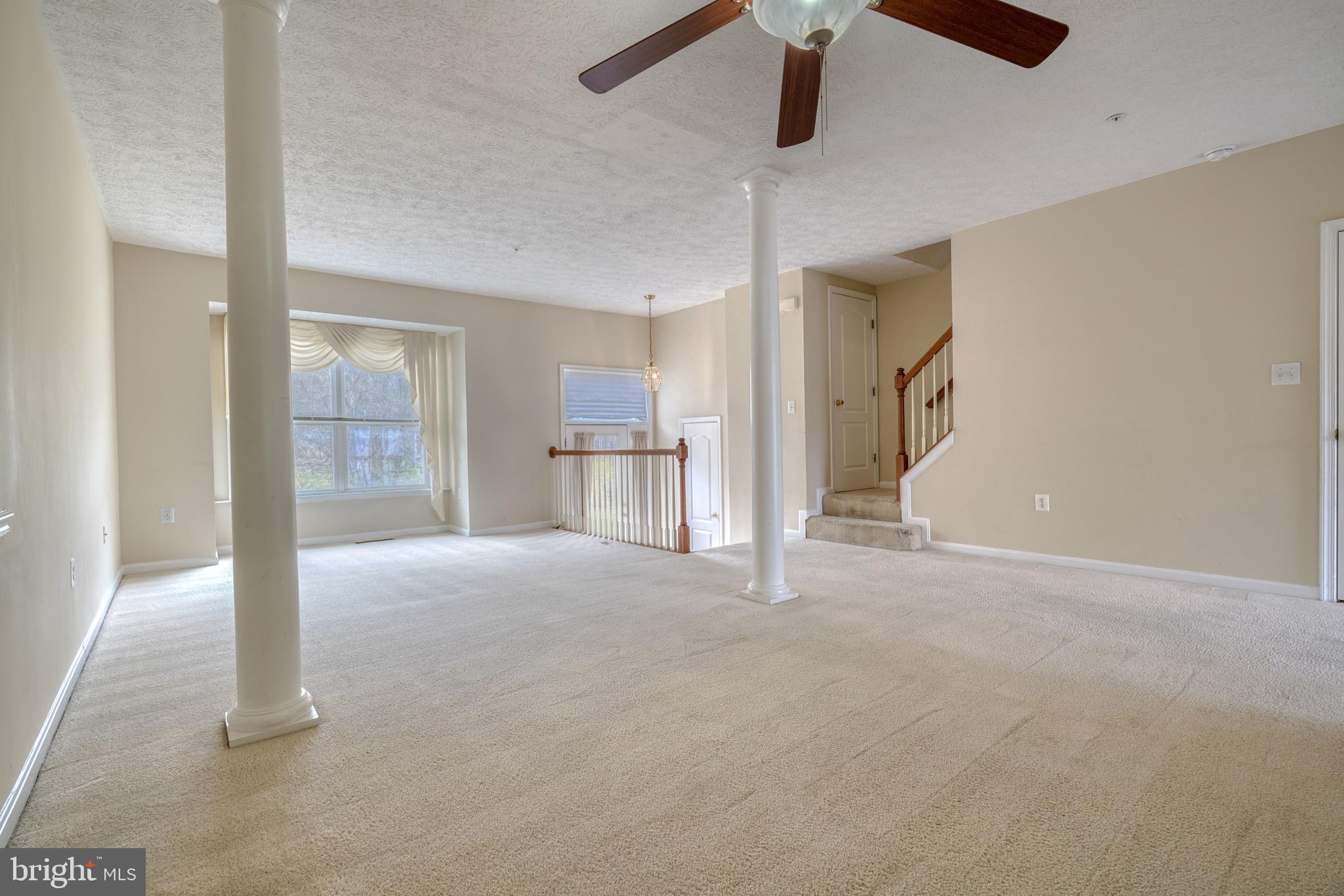 VILLAS ON WATERS EDGE - Residential