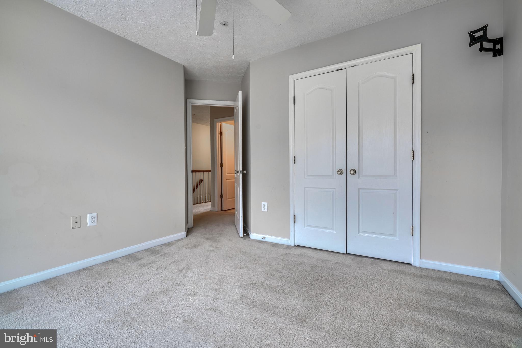 VILLAS ON WATERS EDGE - Residential