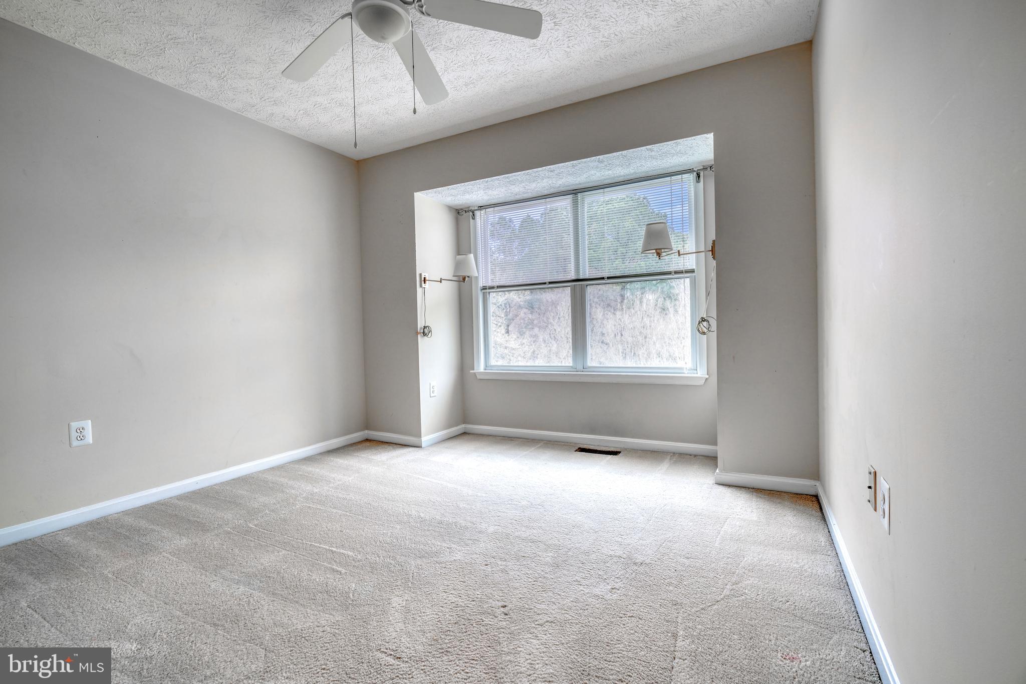 VILLAS ON WATERS EDGE - Residential