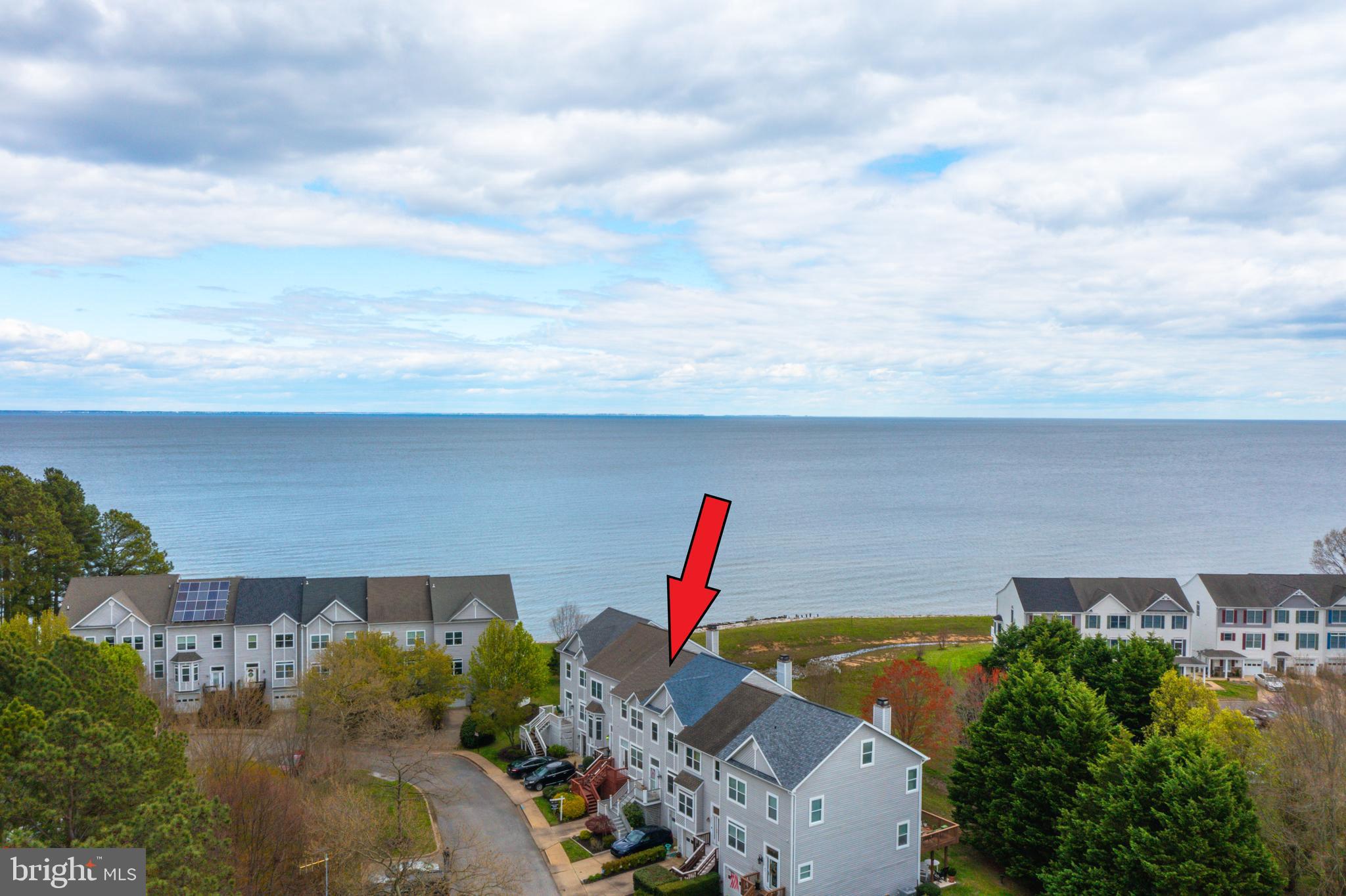 VILLAS ON WATERS EDGE - Residential