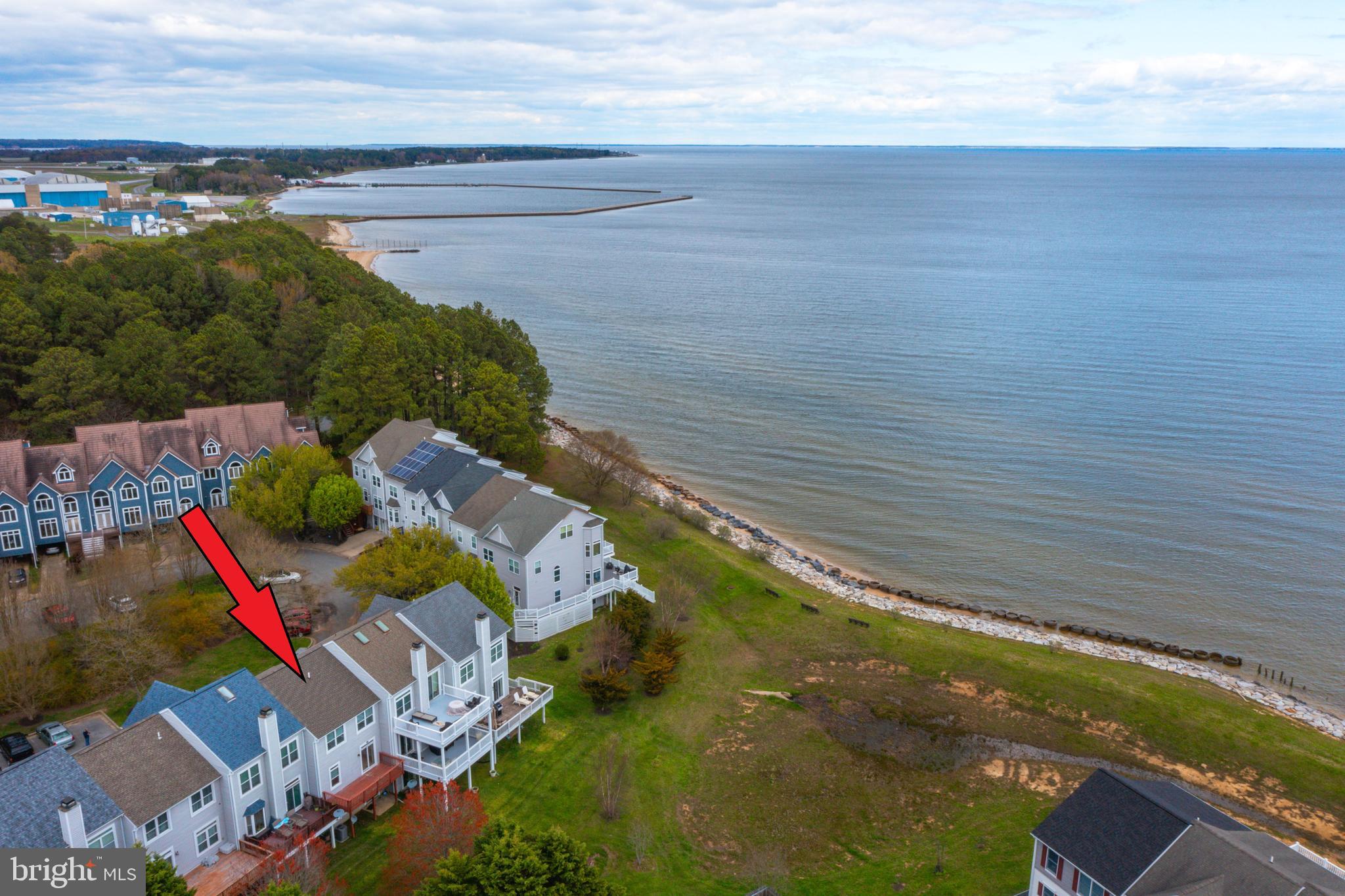 VILLAS ON WATERS EDGE - Residential