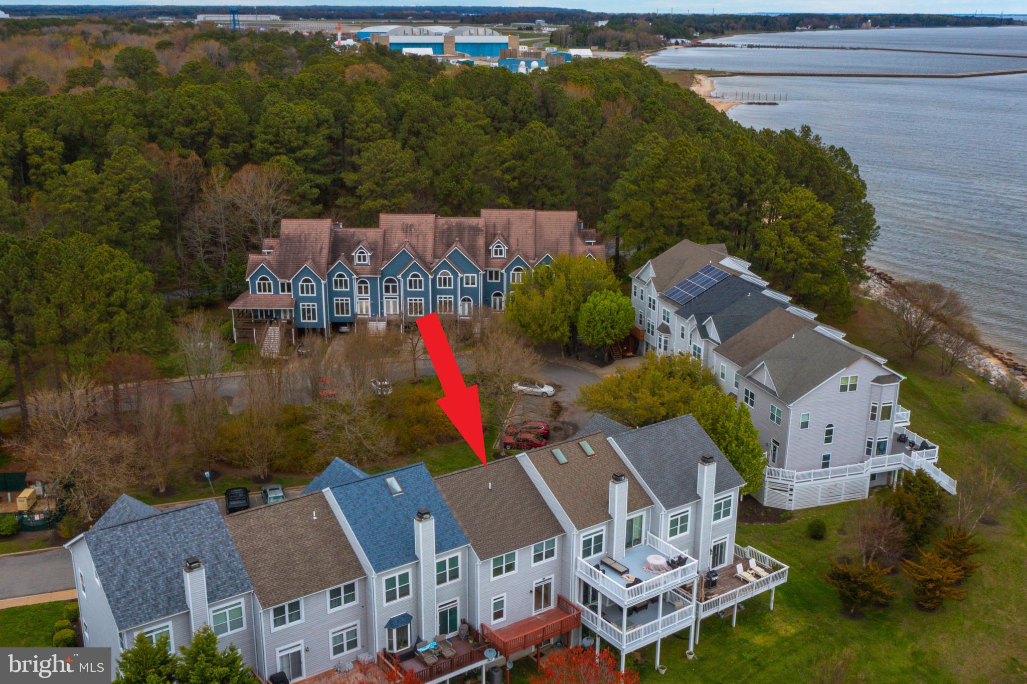 VILLAS ON WATERS EDGE - Residential